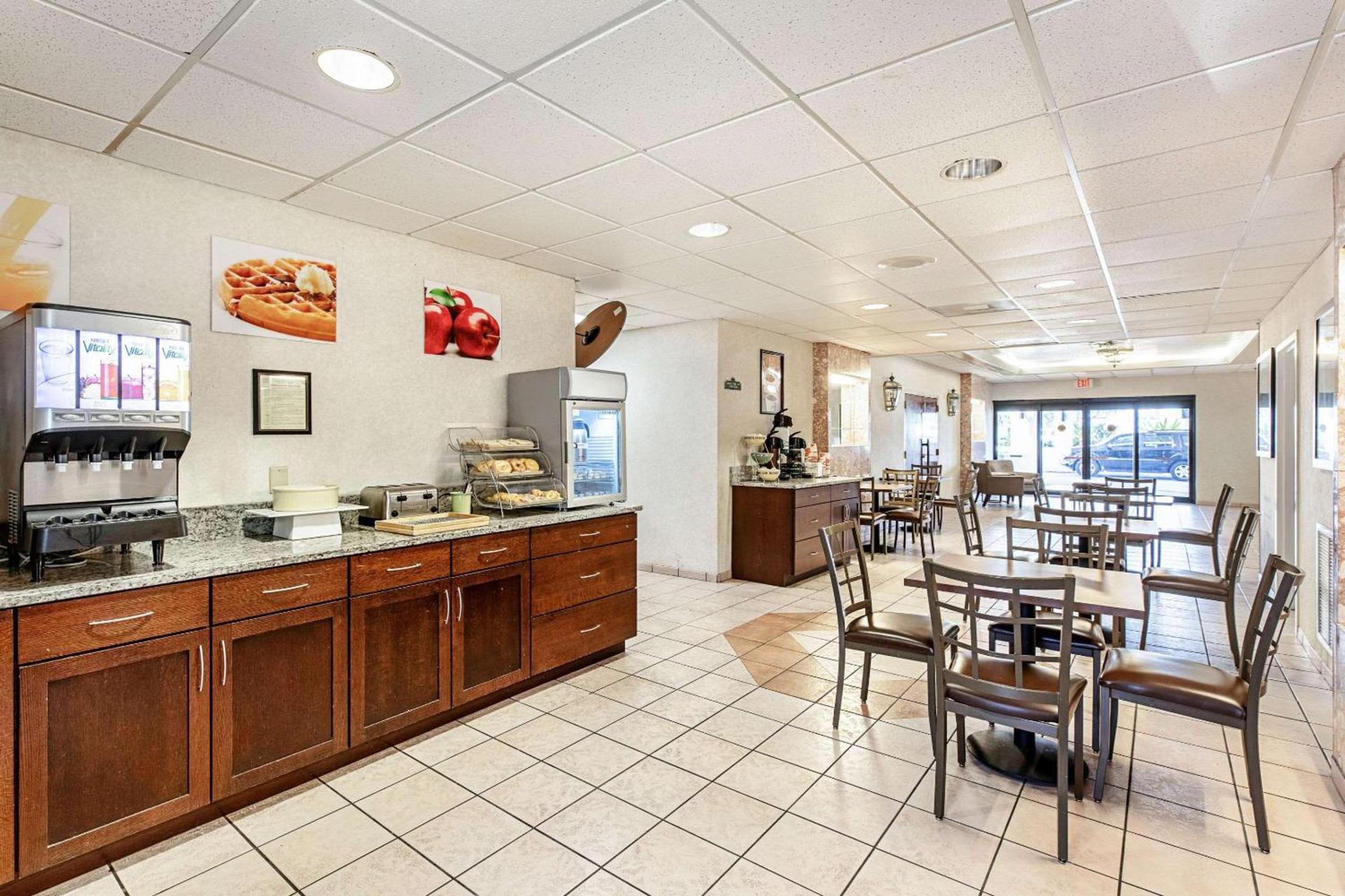 Econo Lodge Vero Beach - Downtown photo 23