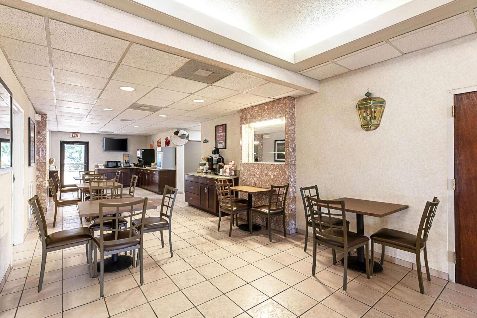 Econo Lodge Vero Beach - Downtown photo 25