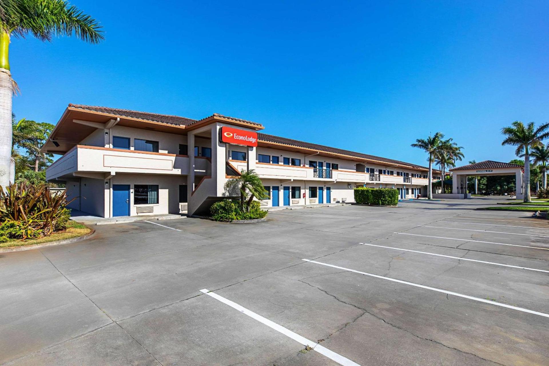 Econo Lodge Vero Beach - Downtown photo 2