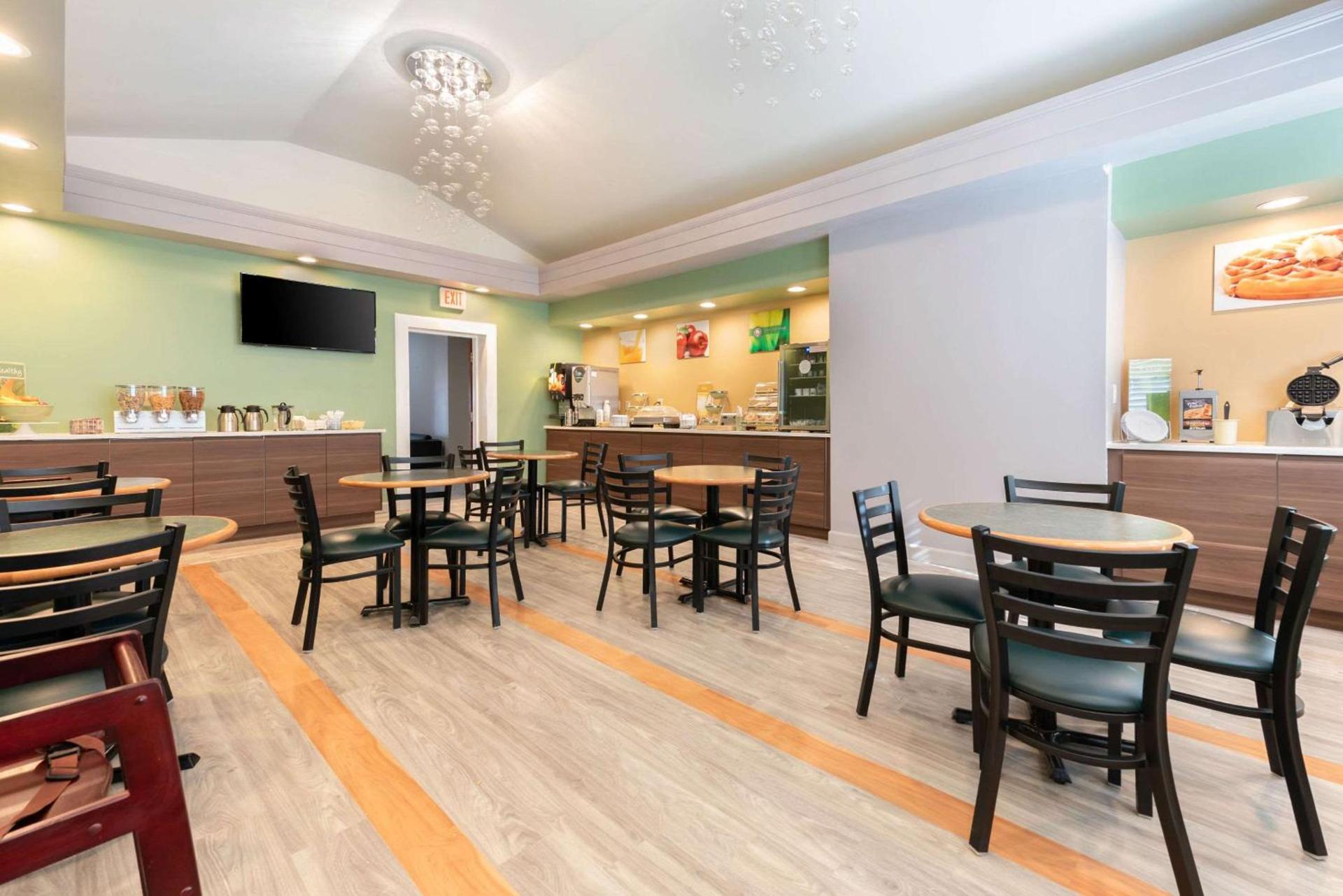 Quality Inn Fairborn near Wright Patterson AFB photo 28