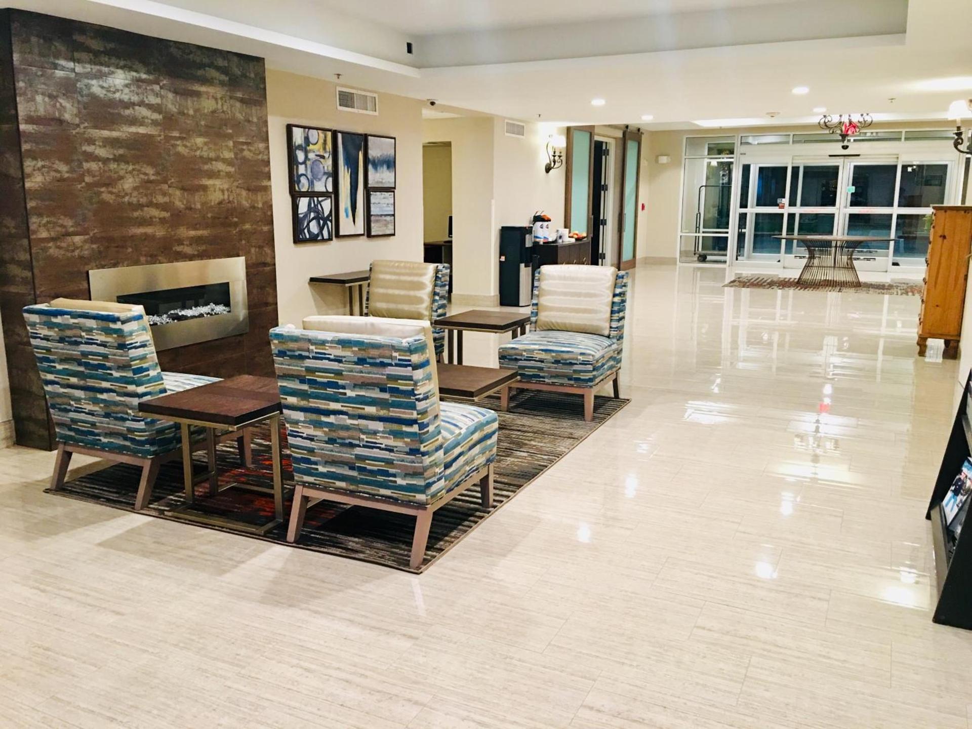Baymont by Wyndham Albuquerque Airport photo 16