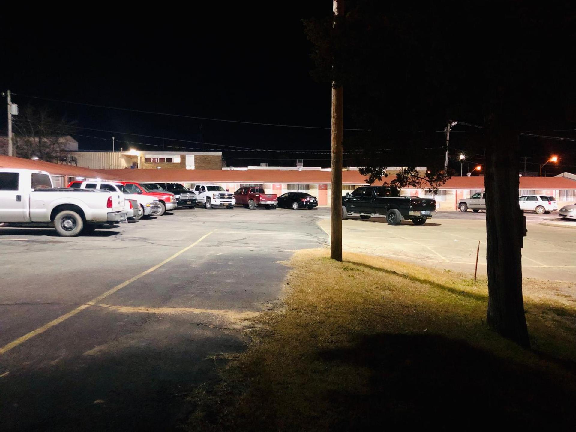 Ozark Inn & Suites photo 18