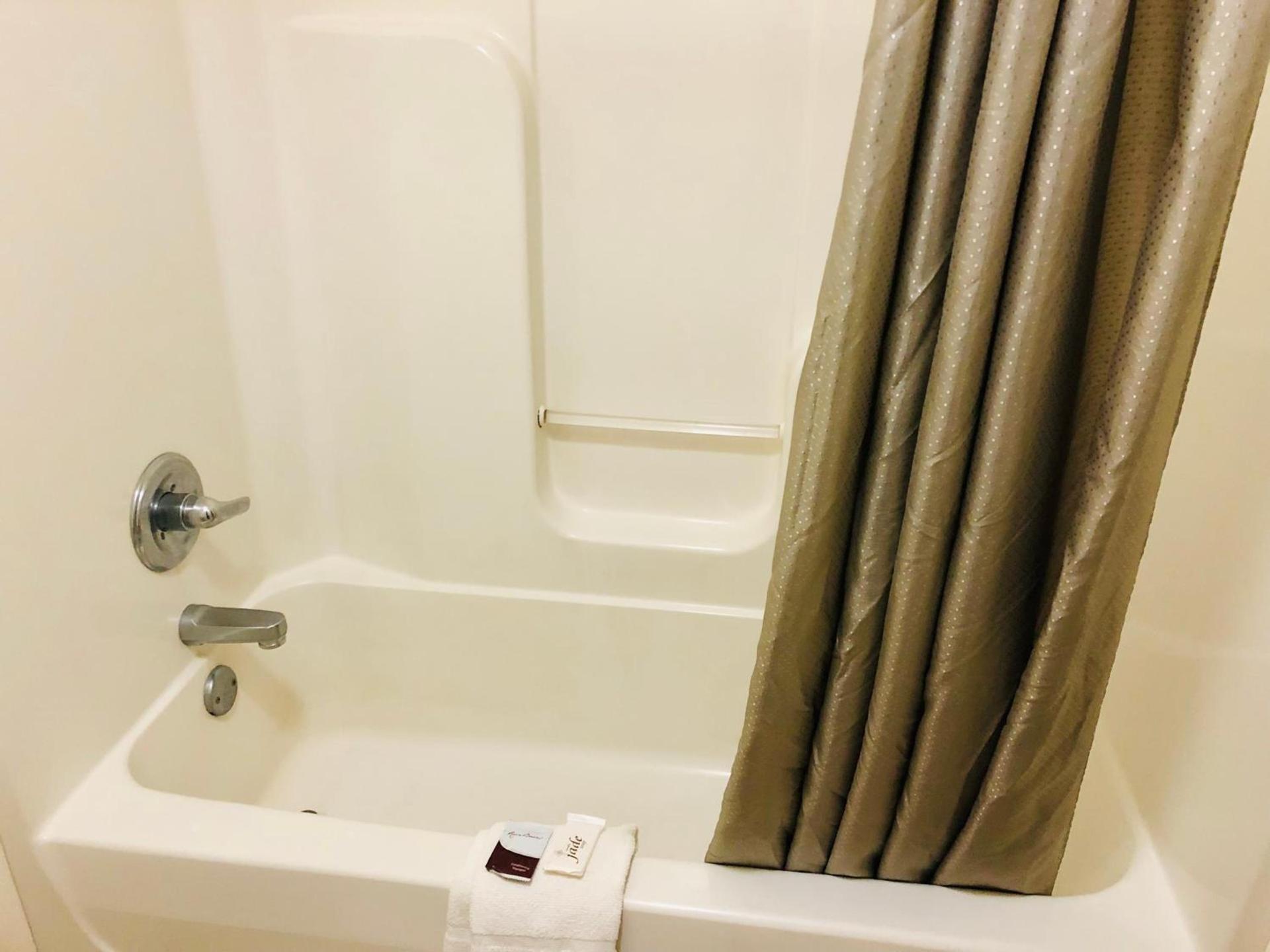 Ozark Inn & Suites photo 17