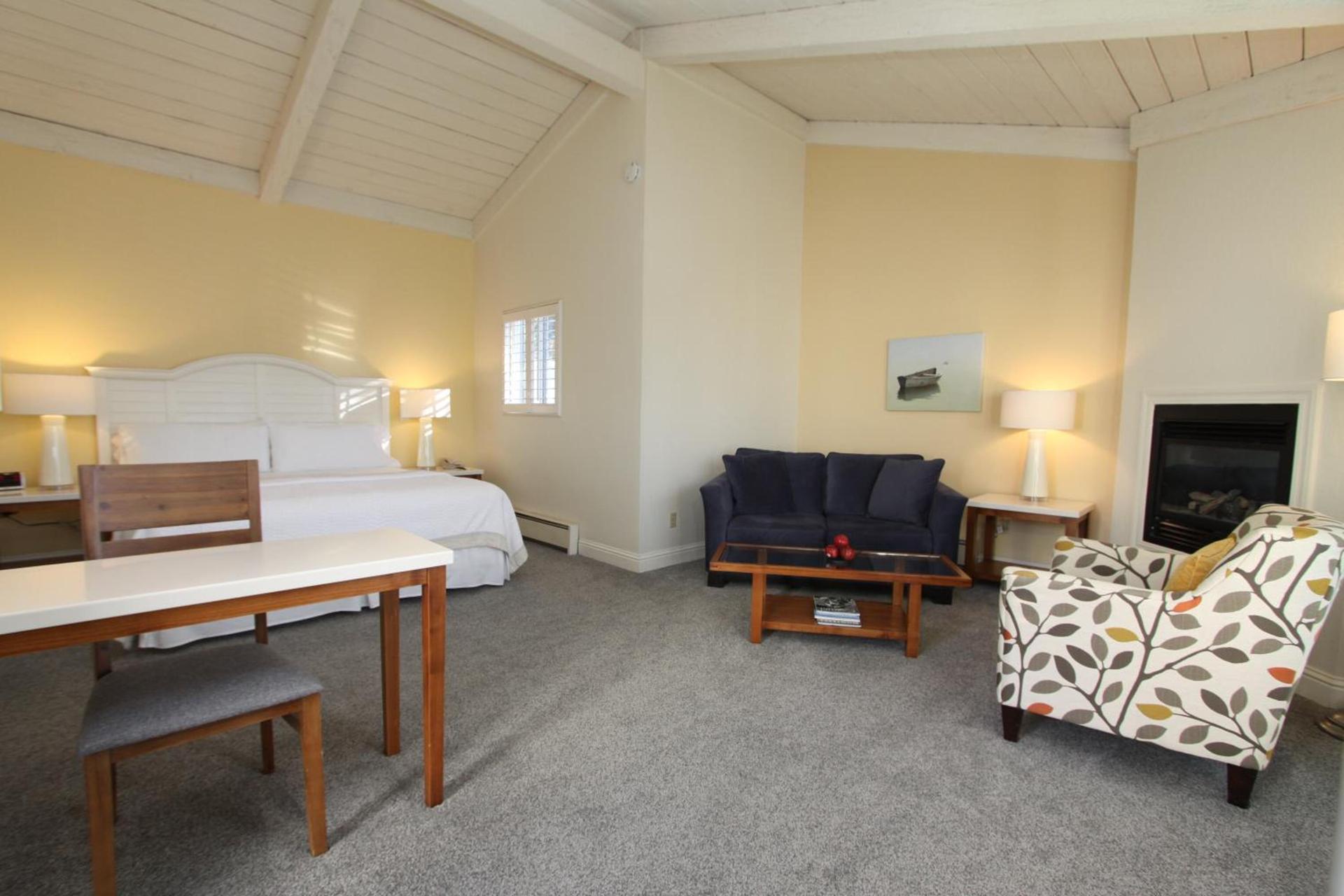 Lobos Lodge photo 3