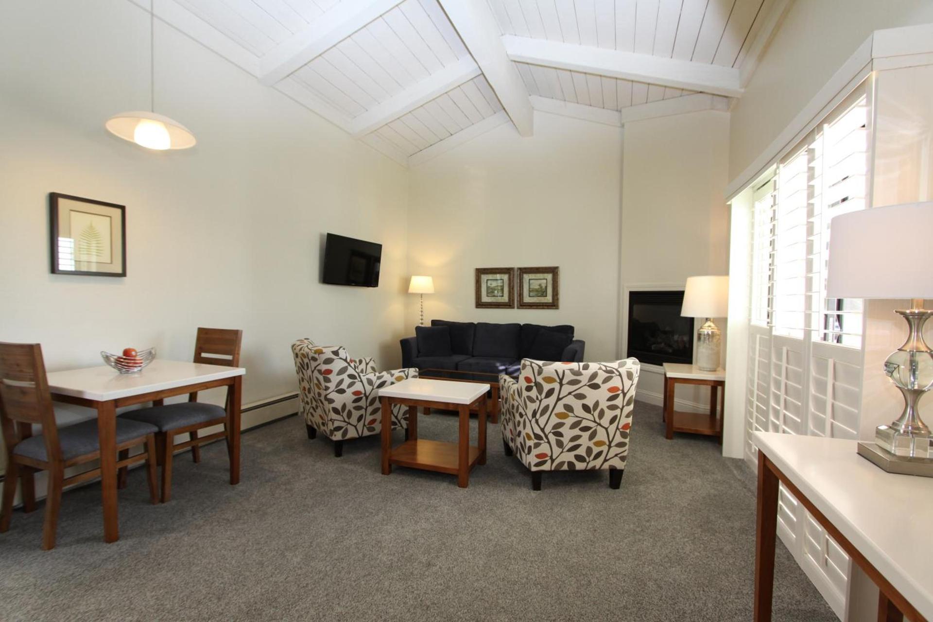 Lobos Lodge photo 9