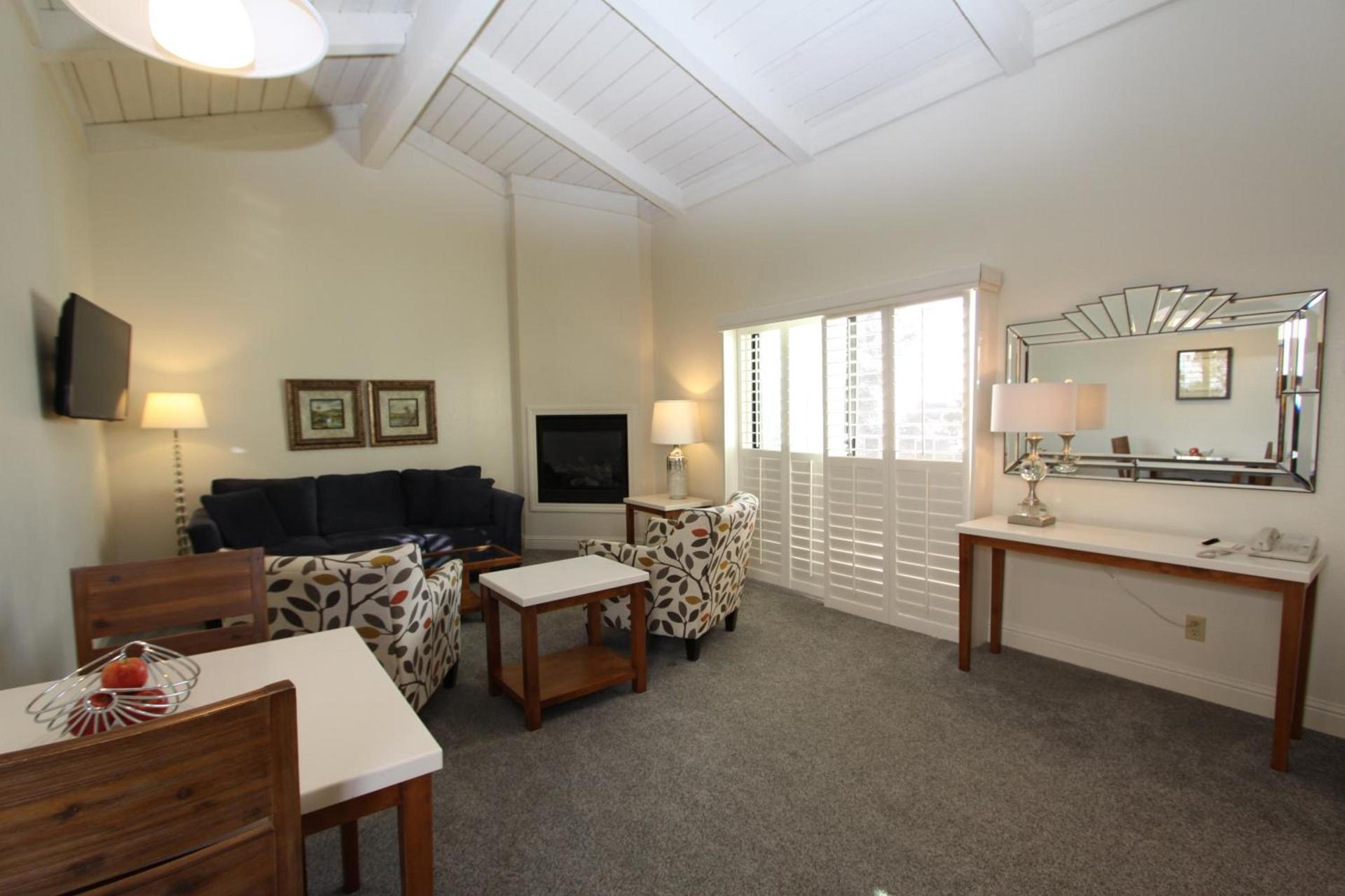 Lobos Lodge photo 10