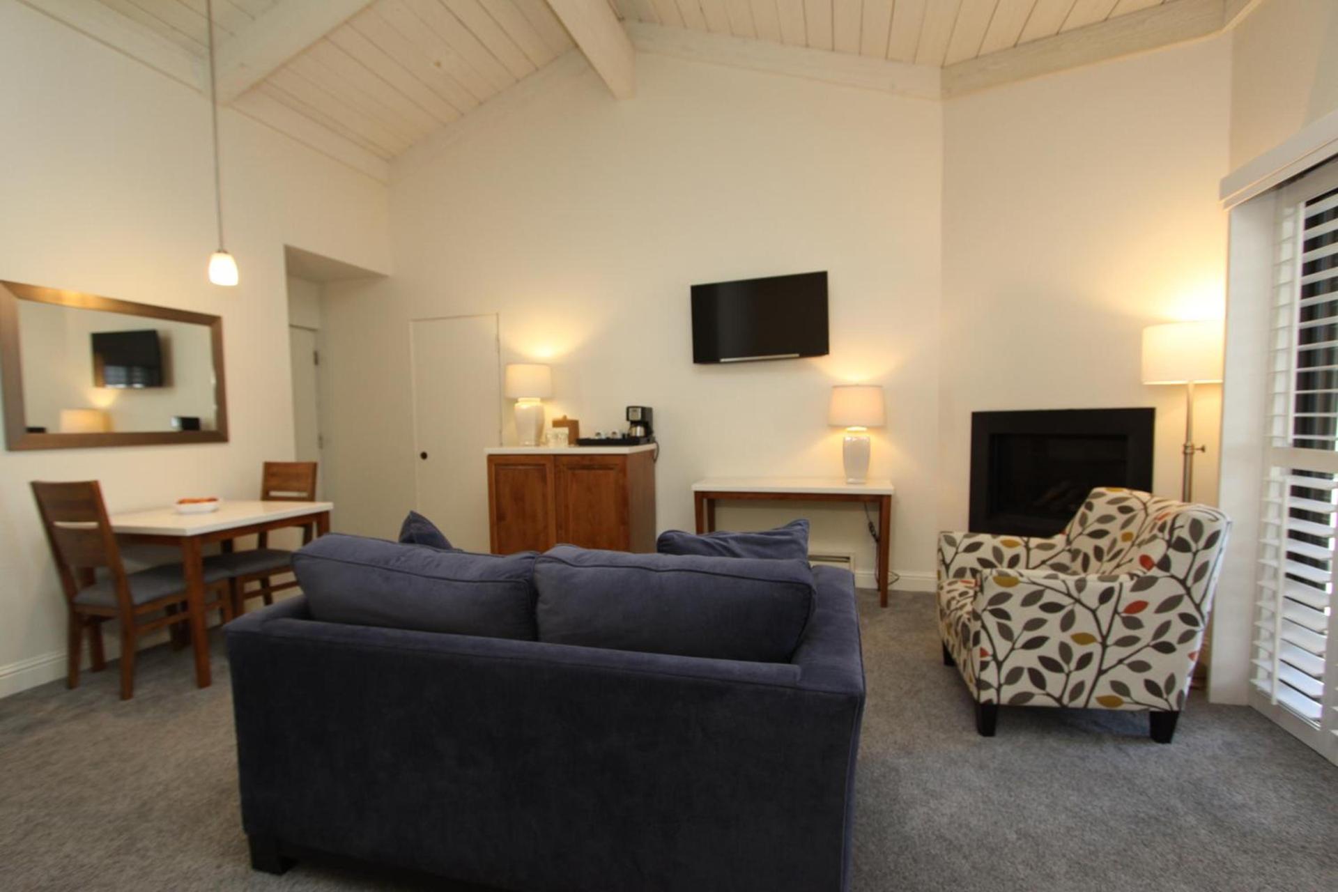 Lobos Lodge photo 15