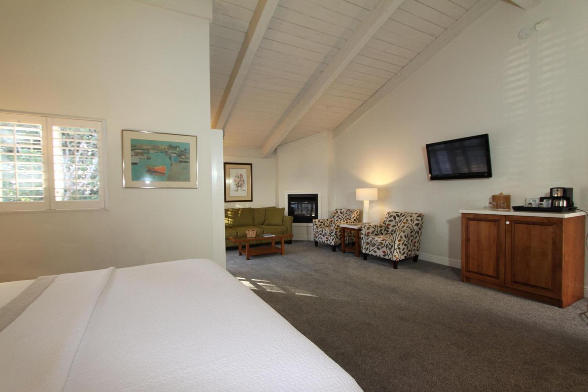 Lobos Lodge photo 17