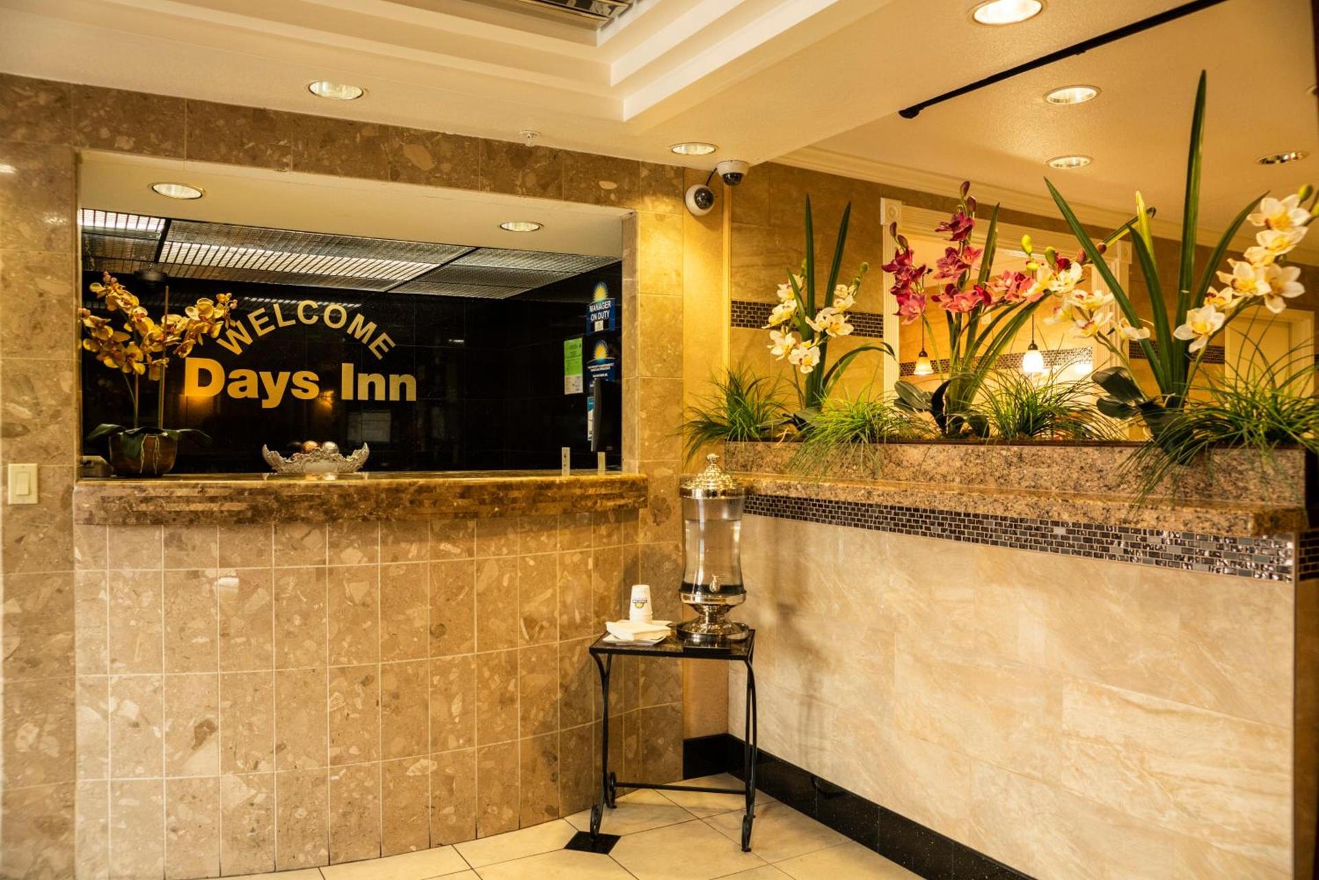 Days Inn by Wyndham Concord photo 2