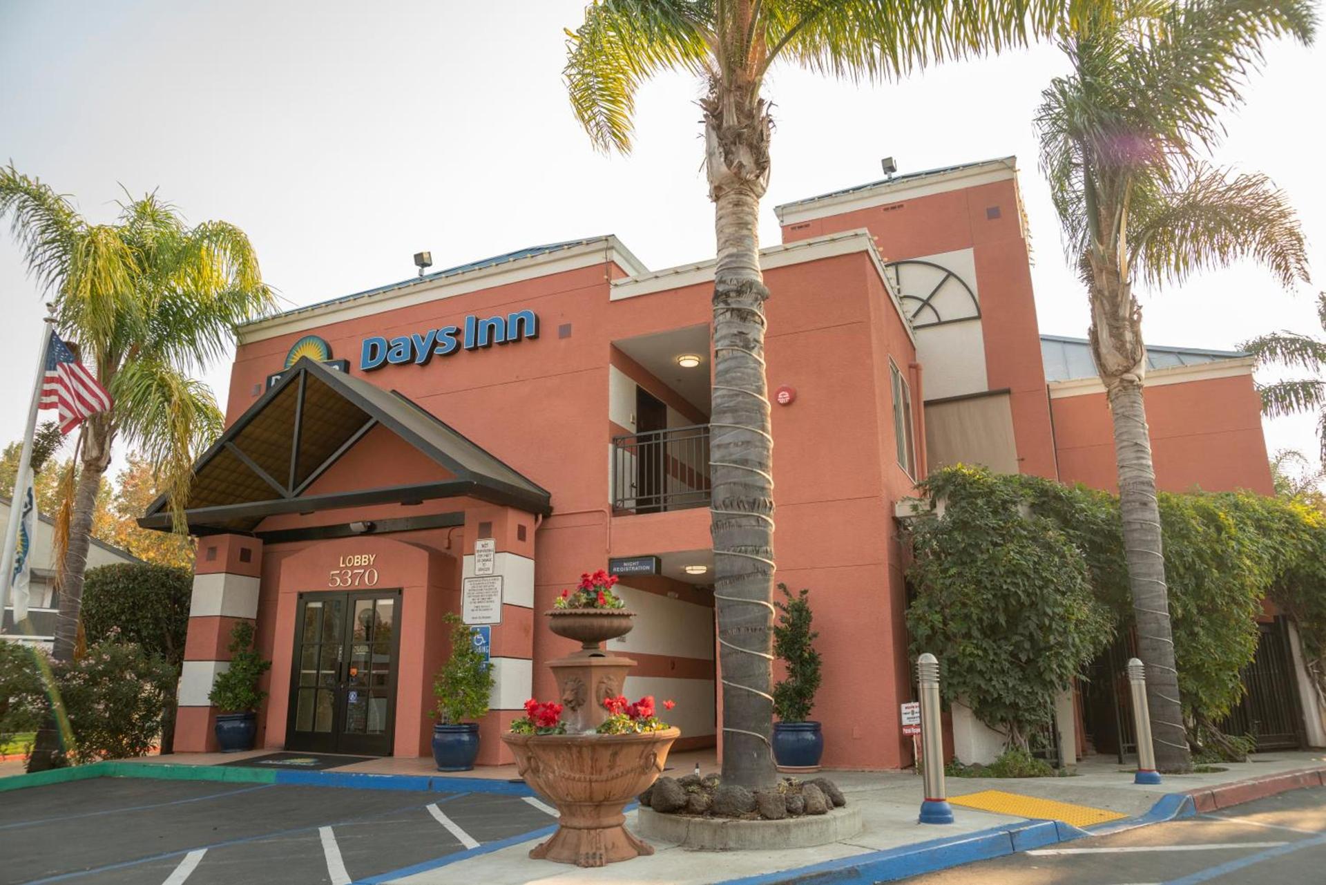 Days Inn by Wyndham Concord photo 4
