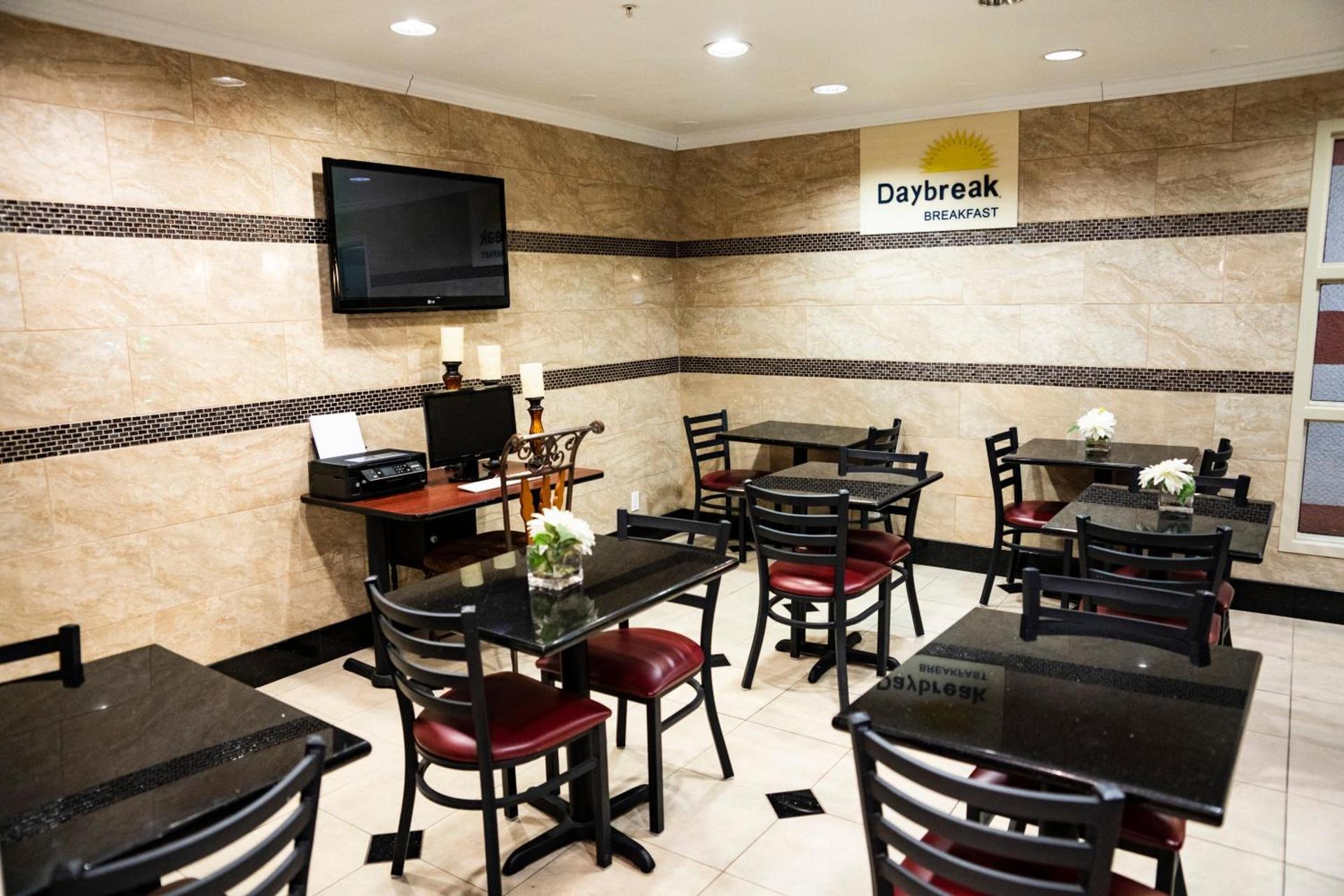 Days Inn by Wyndham Concord photo 9