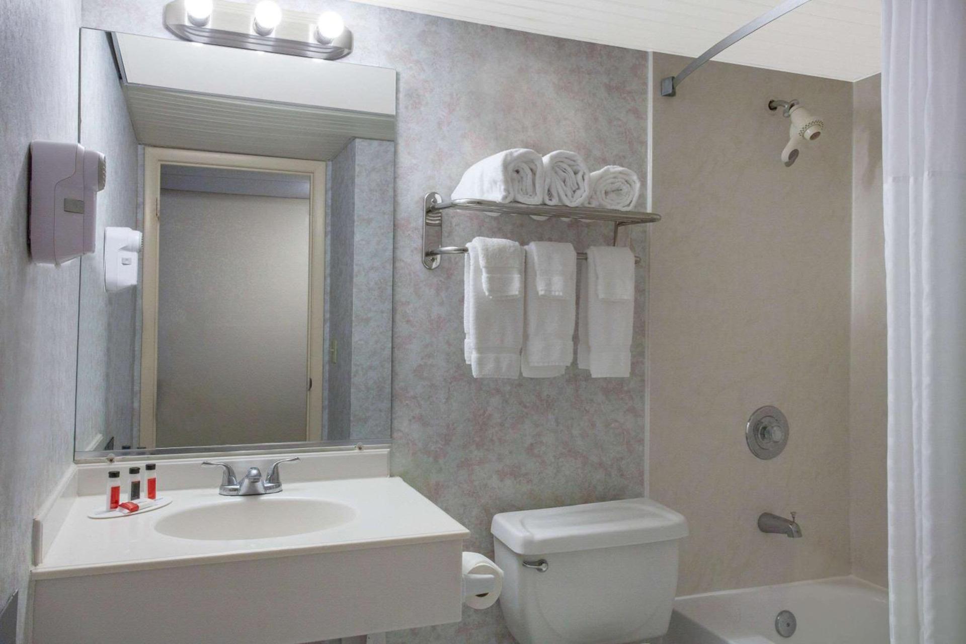 Space Coast Hotel Titusville-Kennedy Space Center photo 9