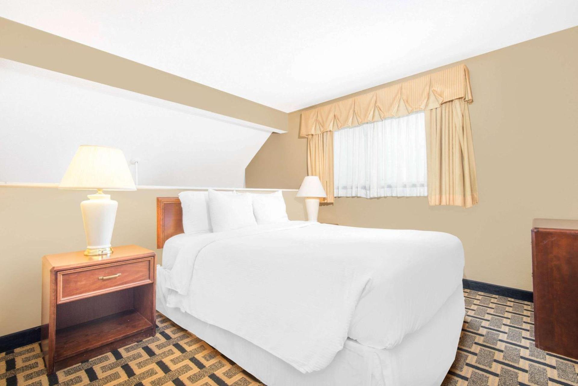 Hawthorn Extended Stay by Wyndham Wichita photo 52