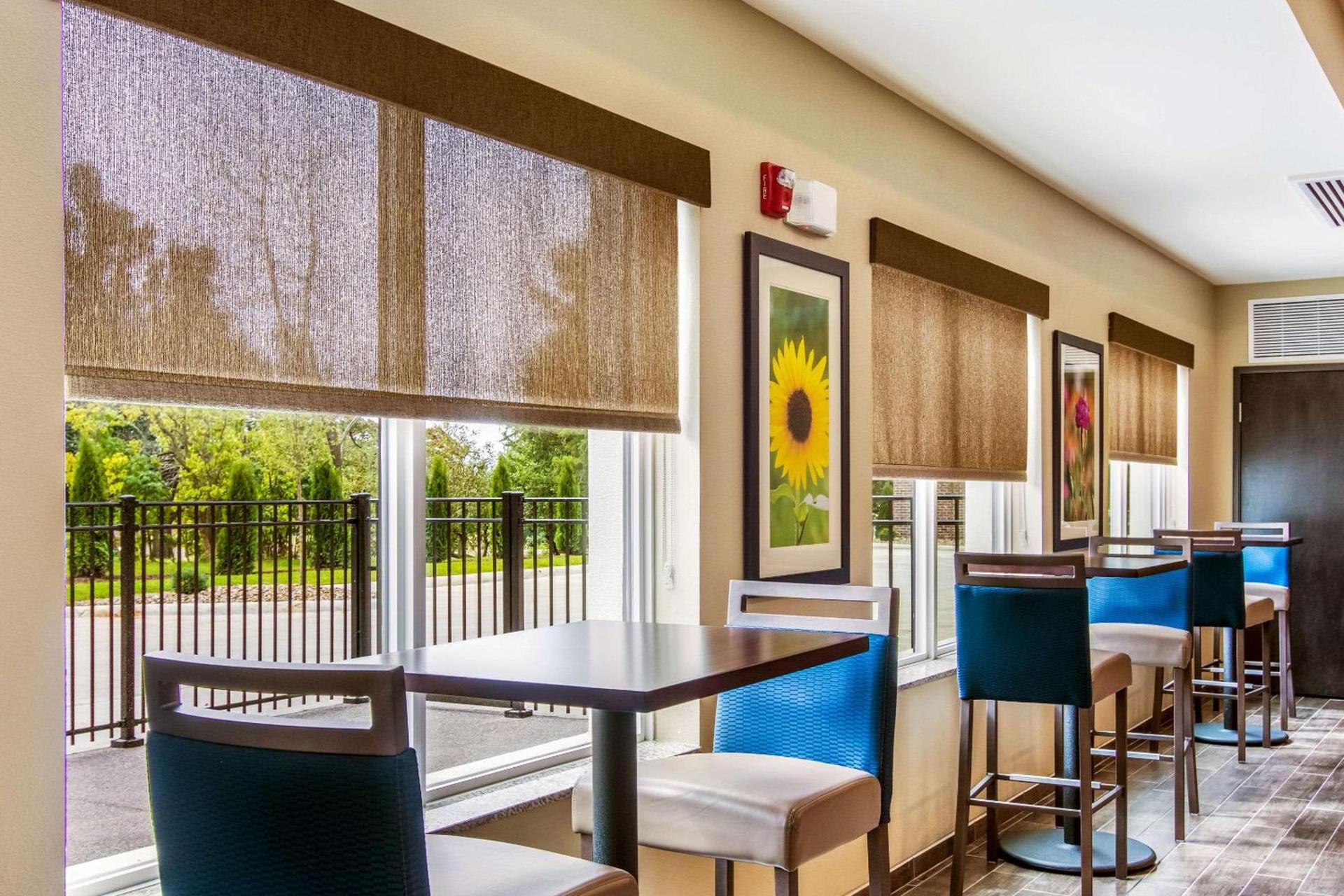 Comfort Suites Wooster near University Campus photo 48