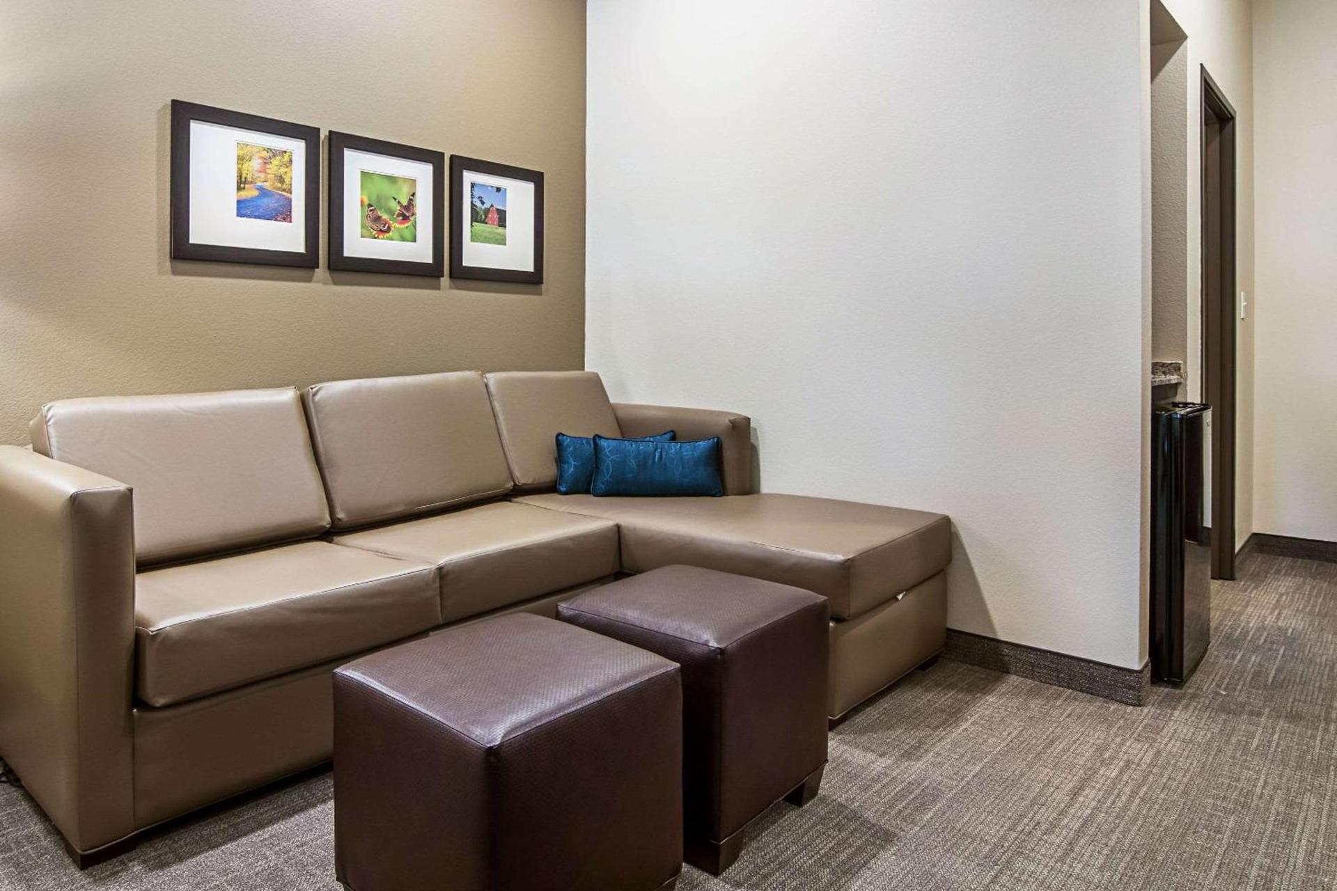 Comfort Suites Wooster near University Campus photo 24