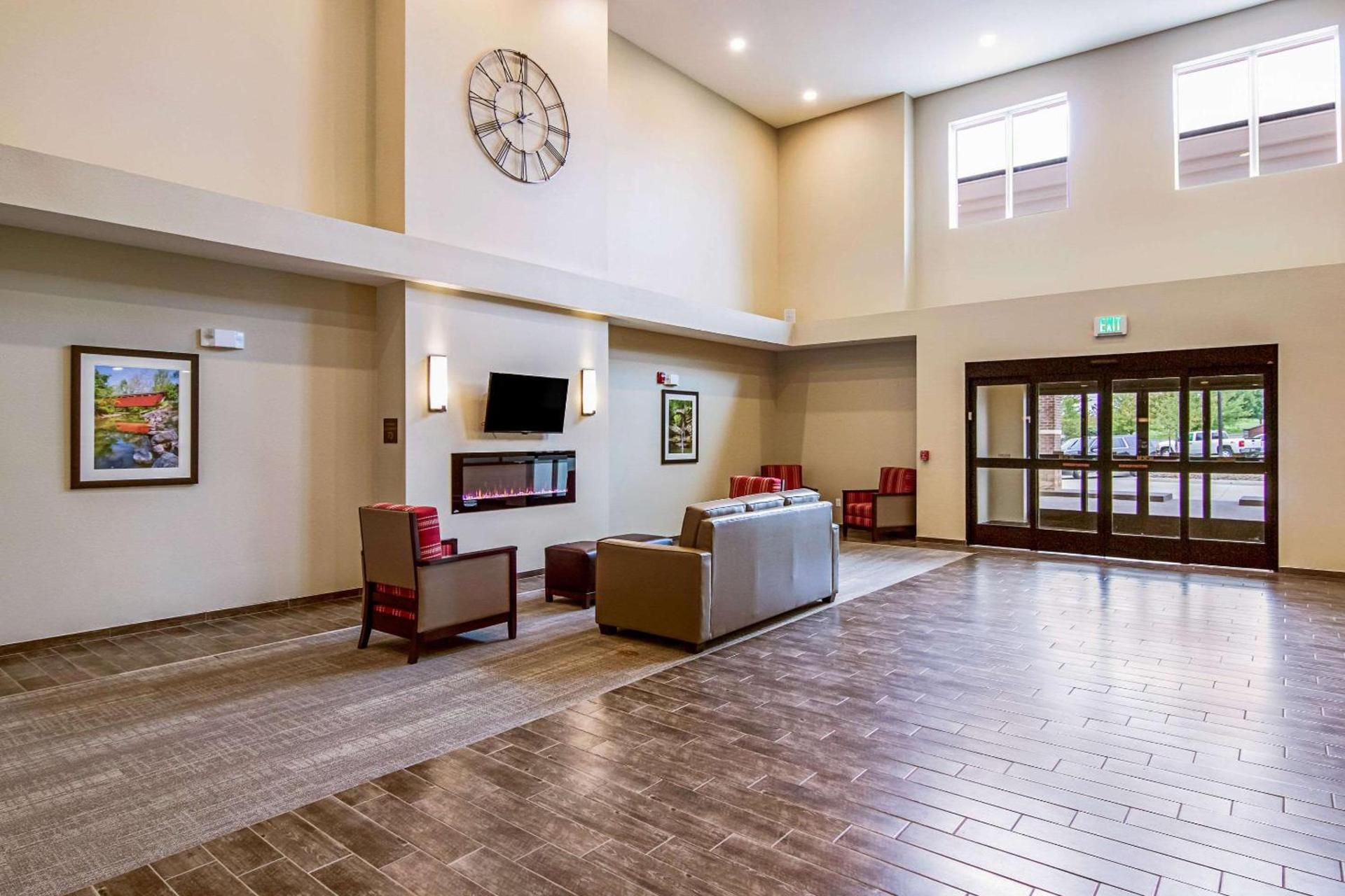 Comfort Suites Wooster near University Campus photo 8