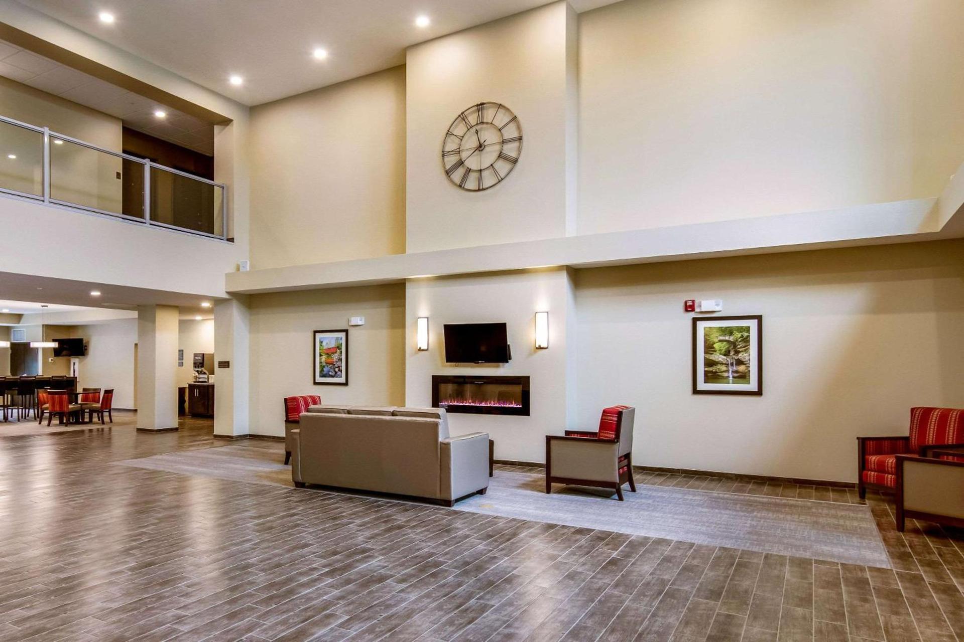 Comfort Suites Wooster near University Campus photo 7