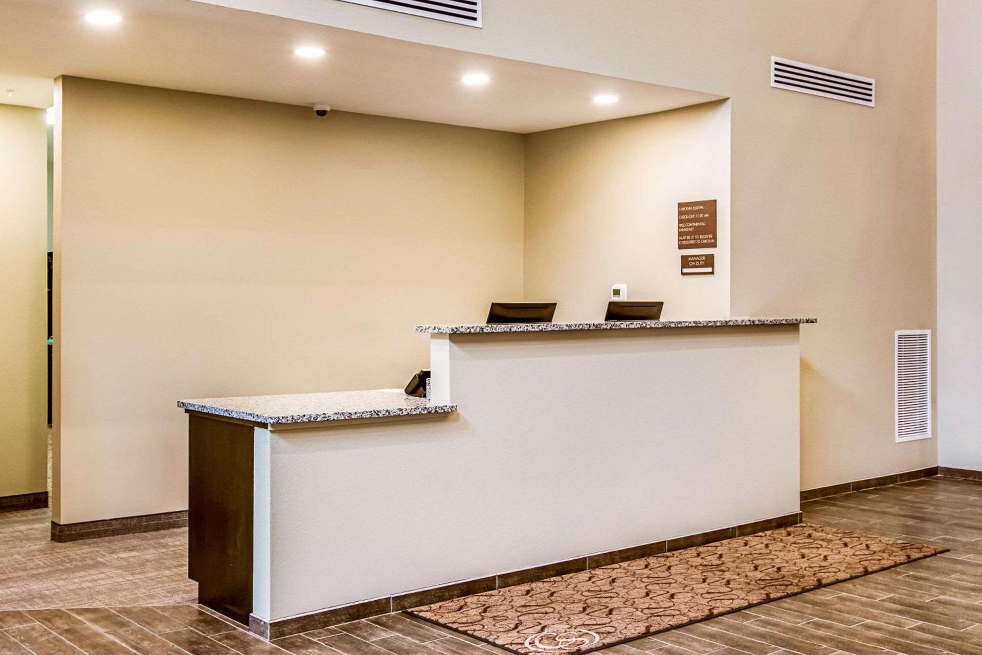 Comfort Suites Wooster near University Campus photo 6