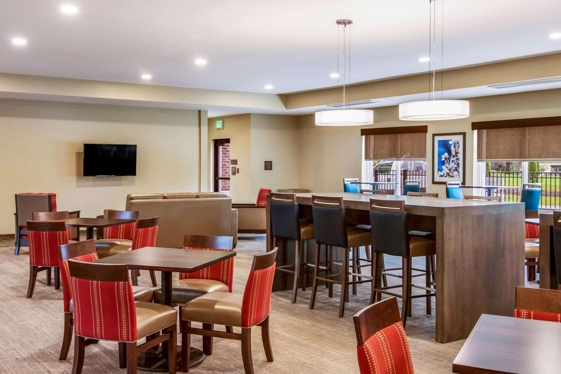 Comfort Suites Wooster near University Campus photo 46