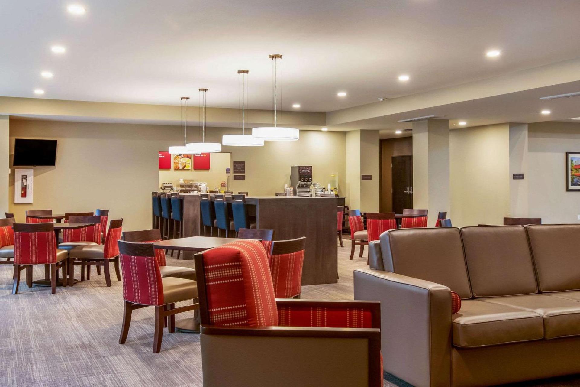 Comfort Suites Wooster near University Campus photo 45