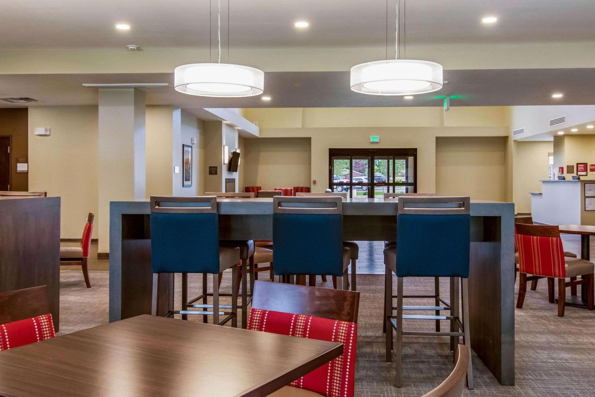 Comfort Suites Wooster near University Campus photo 49