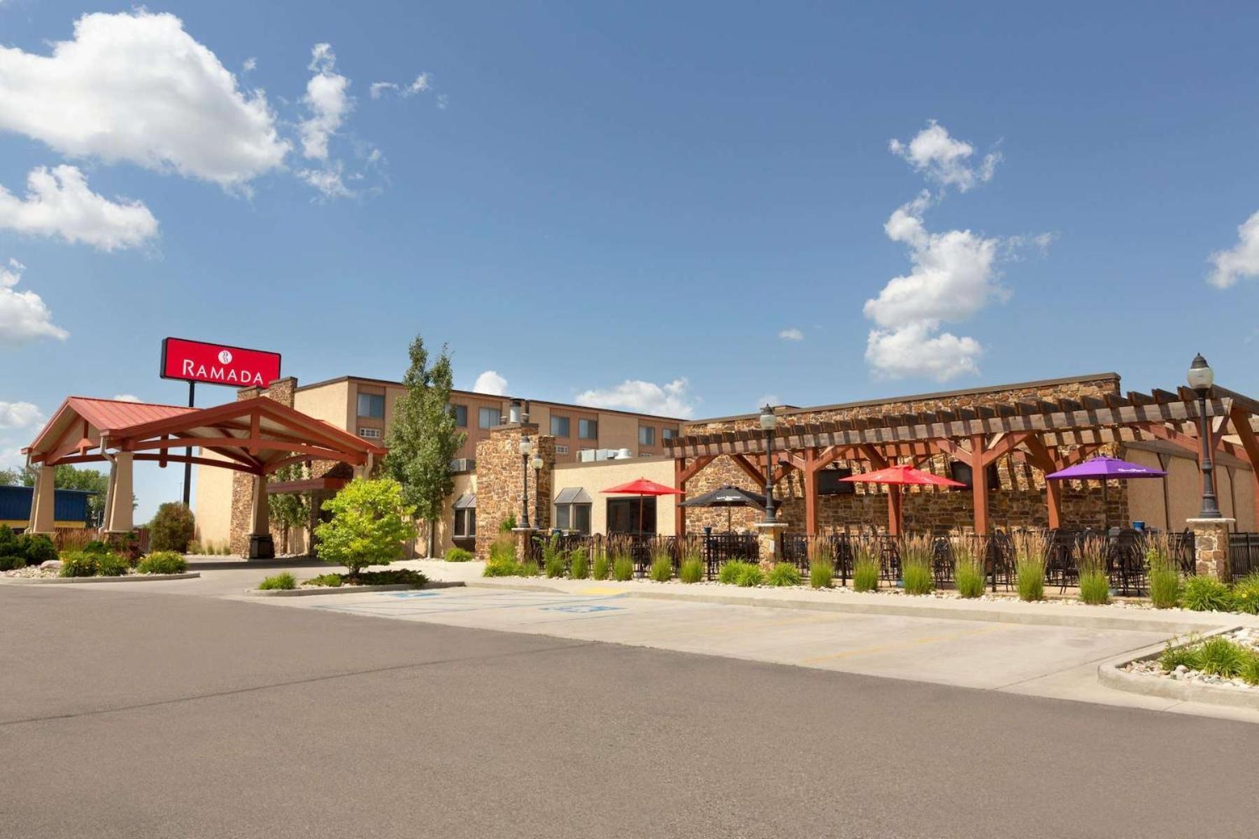 Ramada by Wyndham Fargo photo 24
