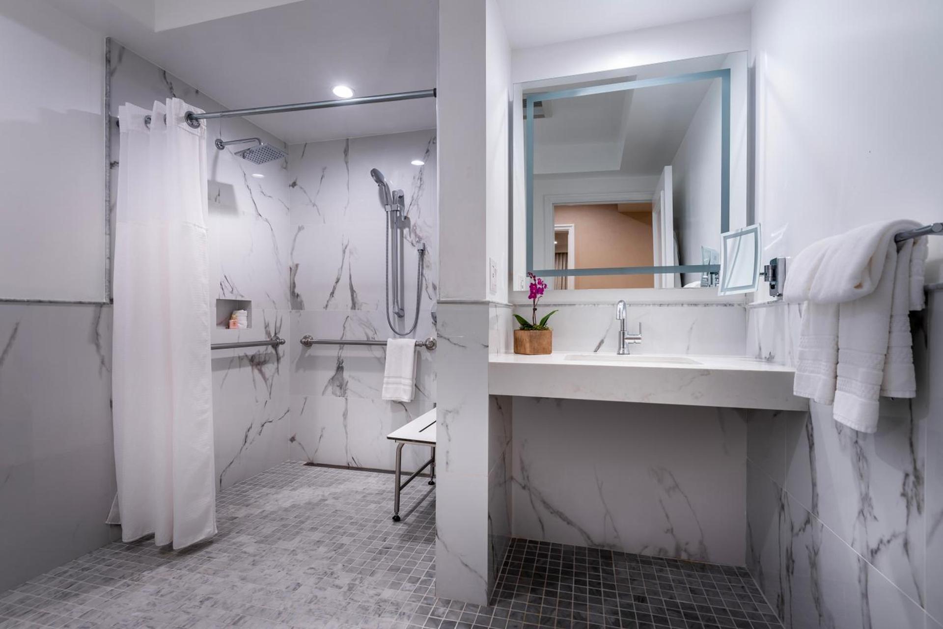 Beverly Hills Plaza Hotel & Spa photo 11