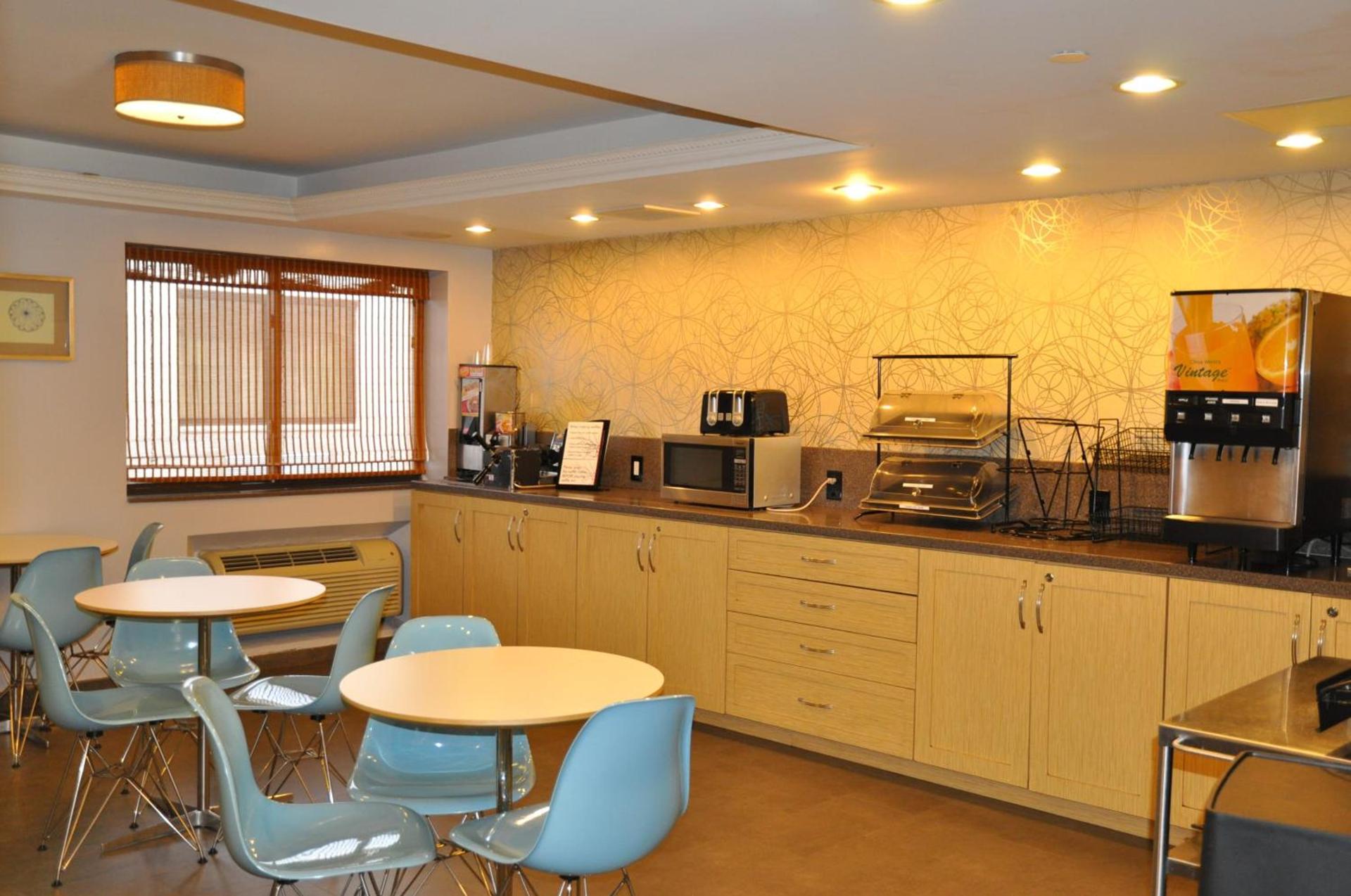 Ramada by Wyndham Staten Island photo 17