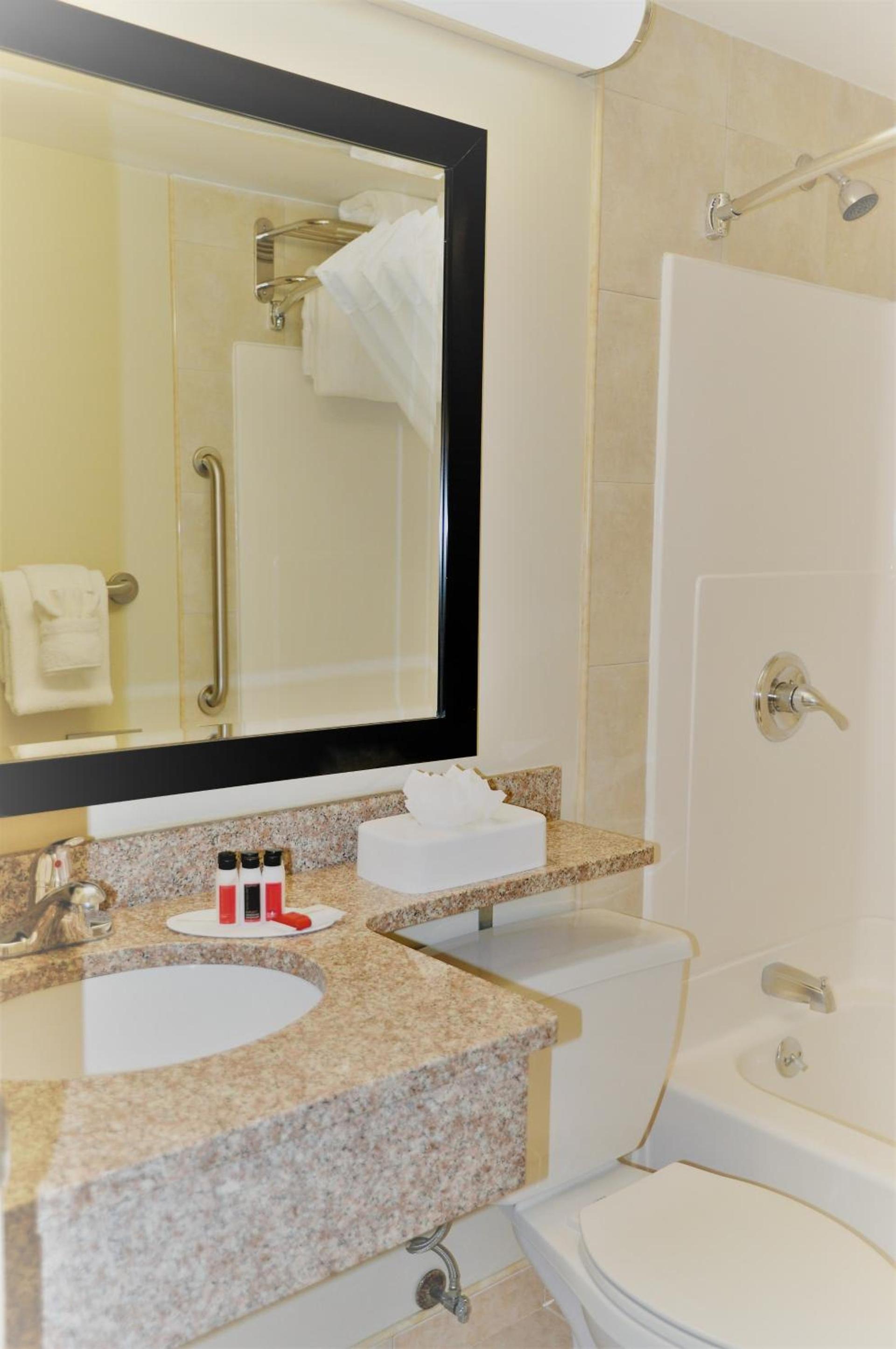 Ramada by Wyndham Staten Island photo 23