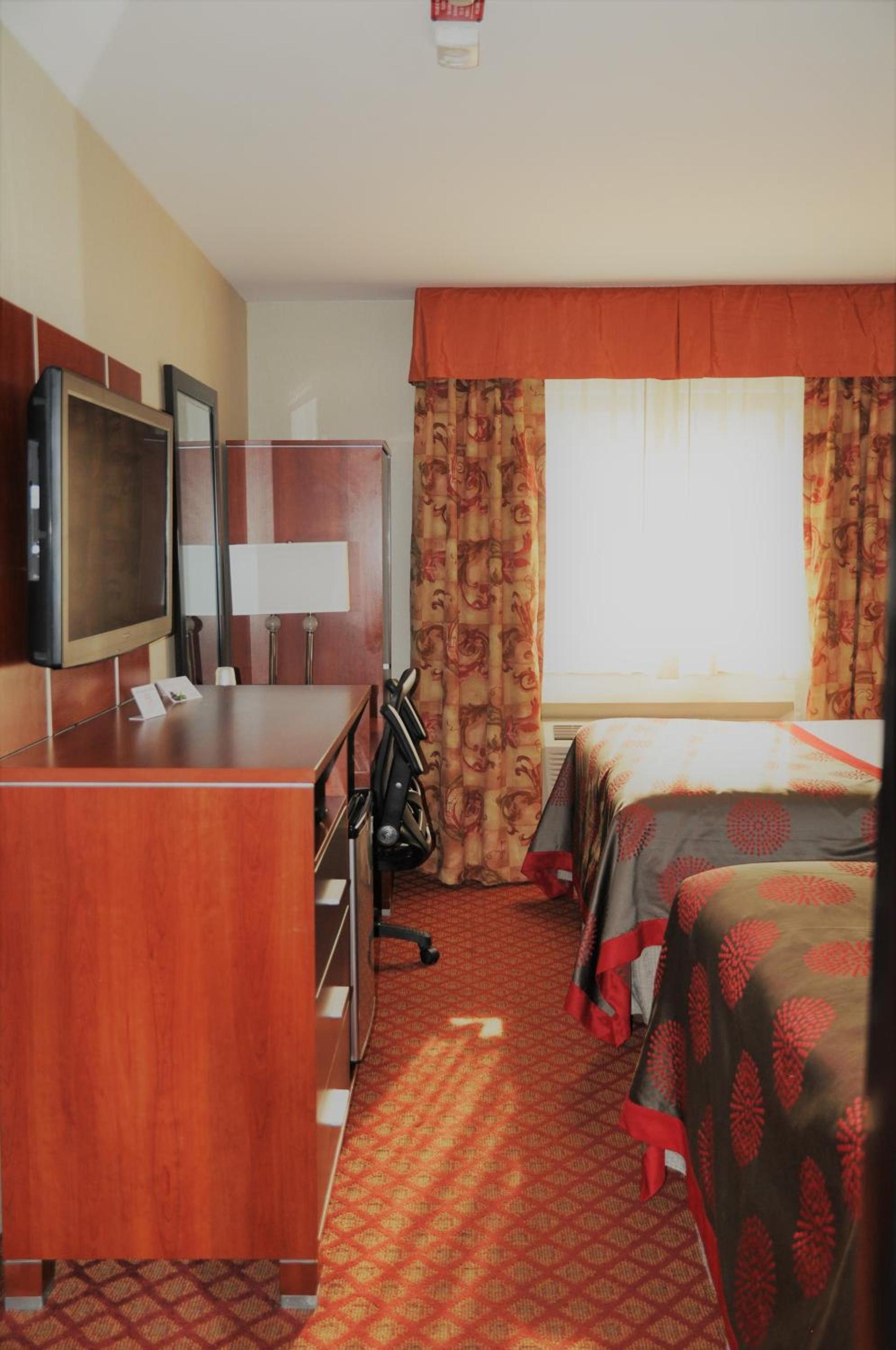 Ramada by Wyndham Staten Island photo 20