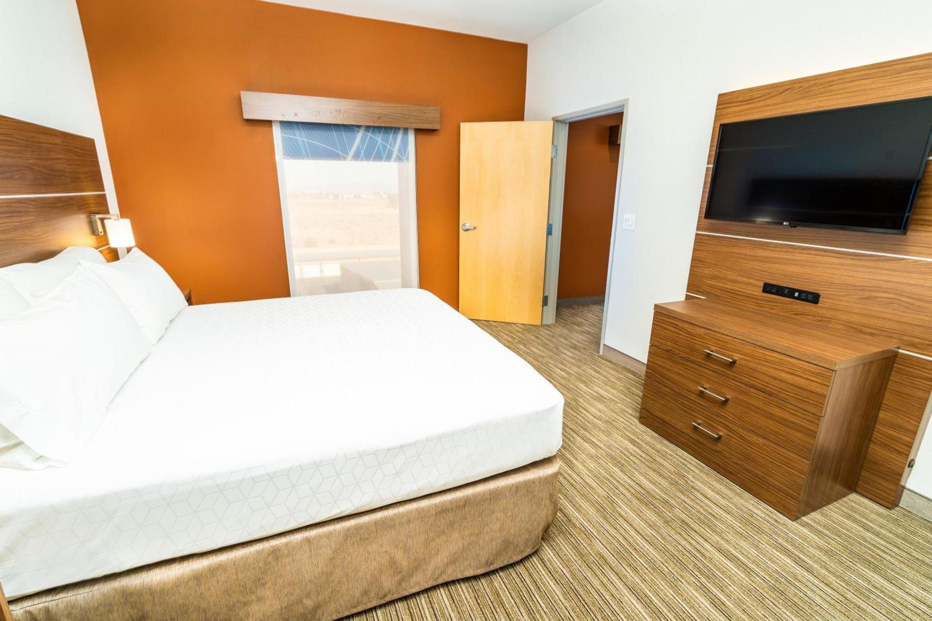 Holiday Inn Express & Suites Las Vegas SW Springvalley by IHG photo 4