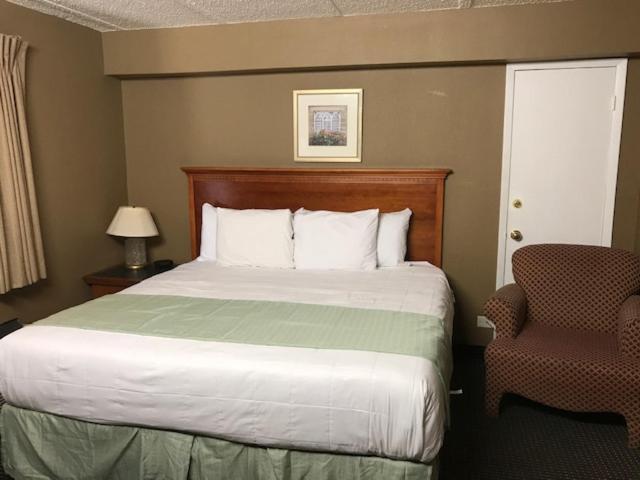 Americas Best Value Inn Laredo photo 60