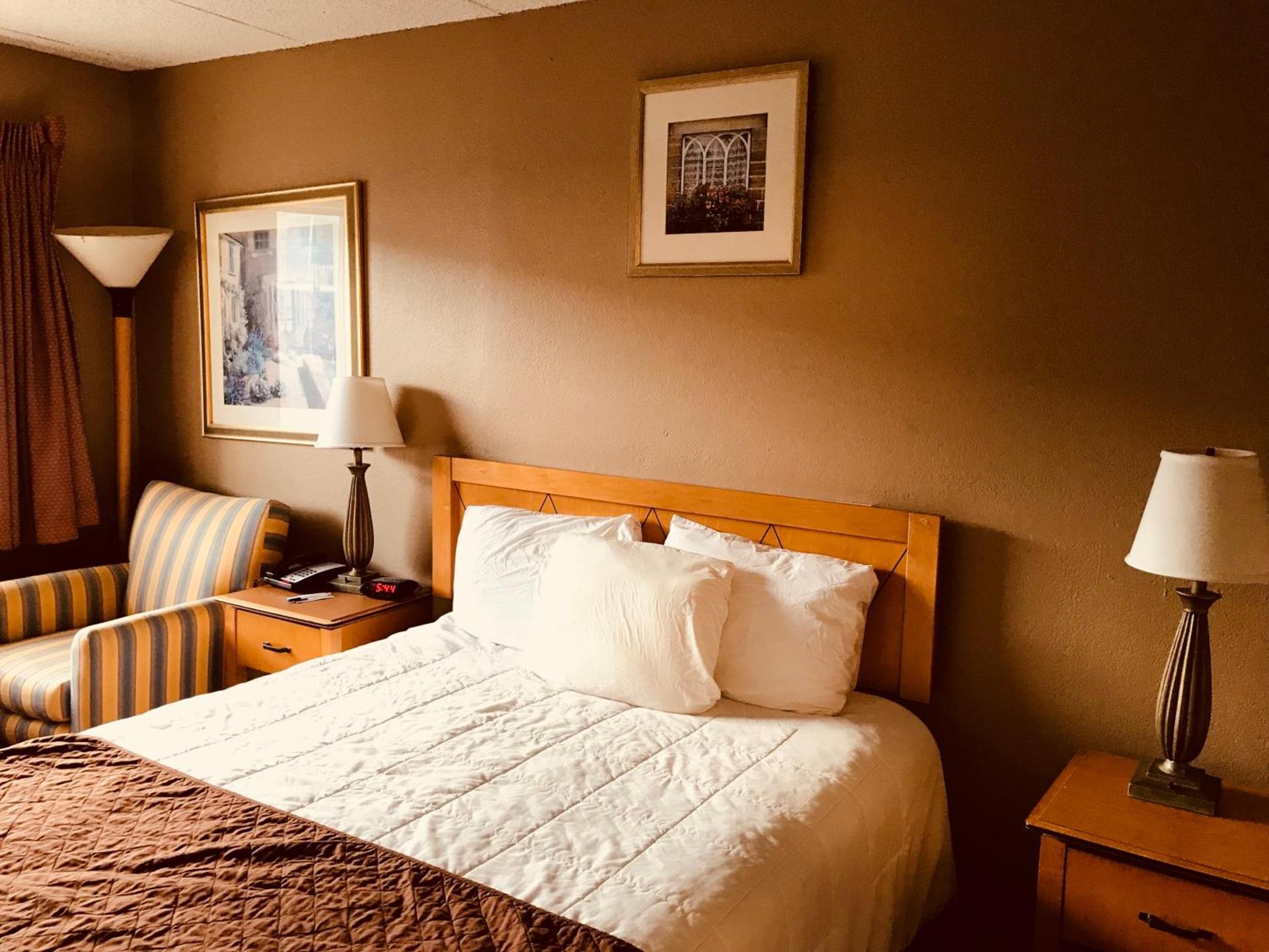 Americas Best Value Inn Laredo photo 46