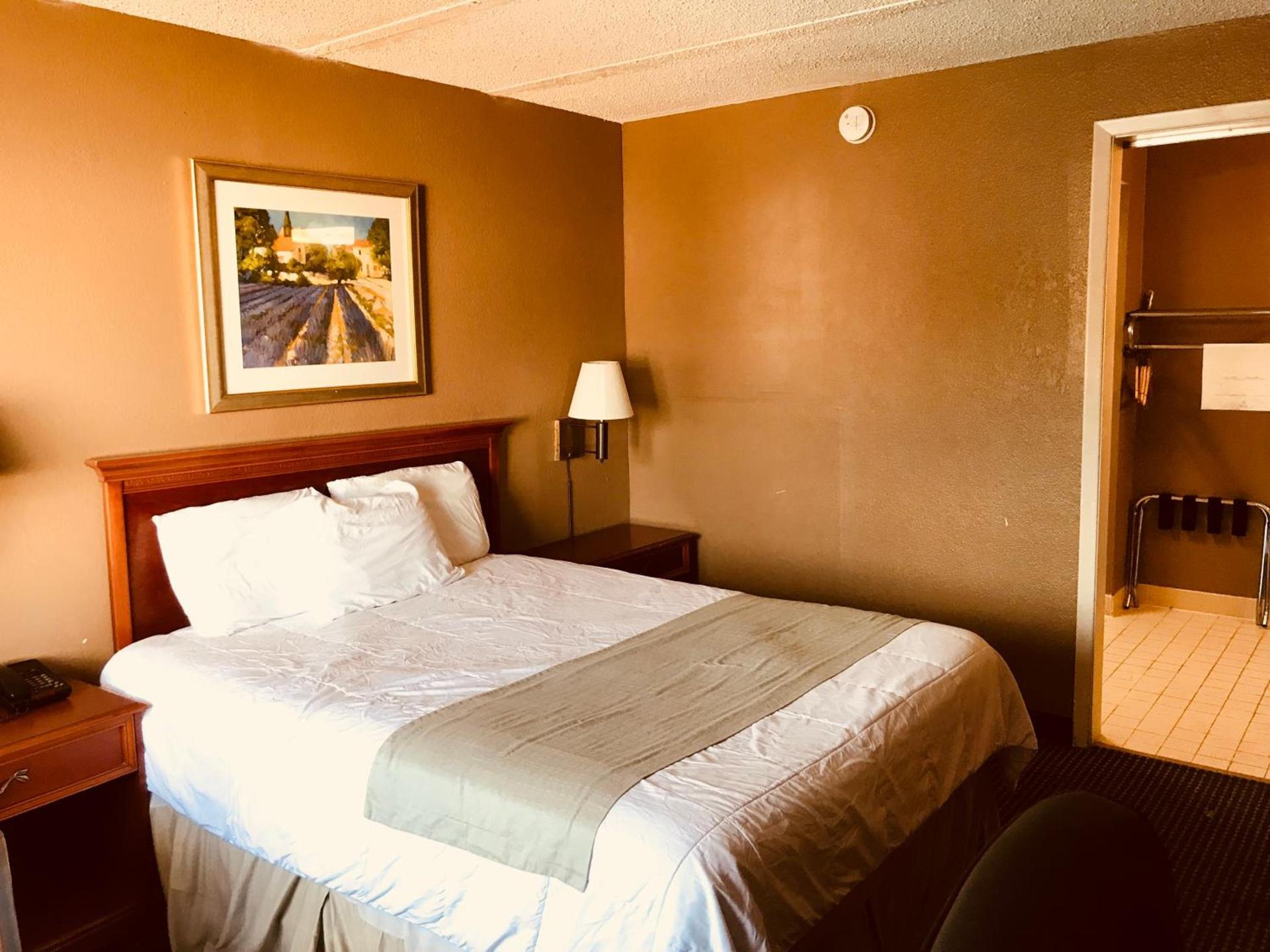 Americas Best Value Inn Laredo photo 50