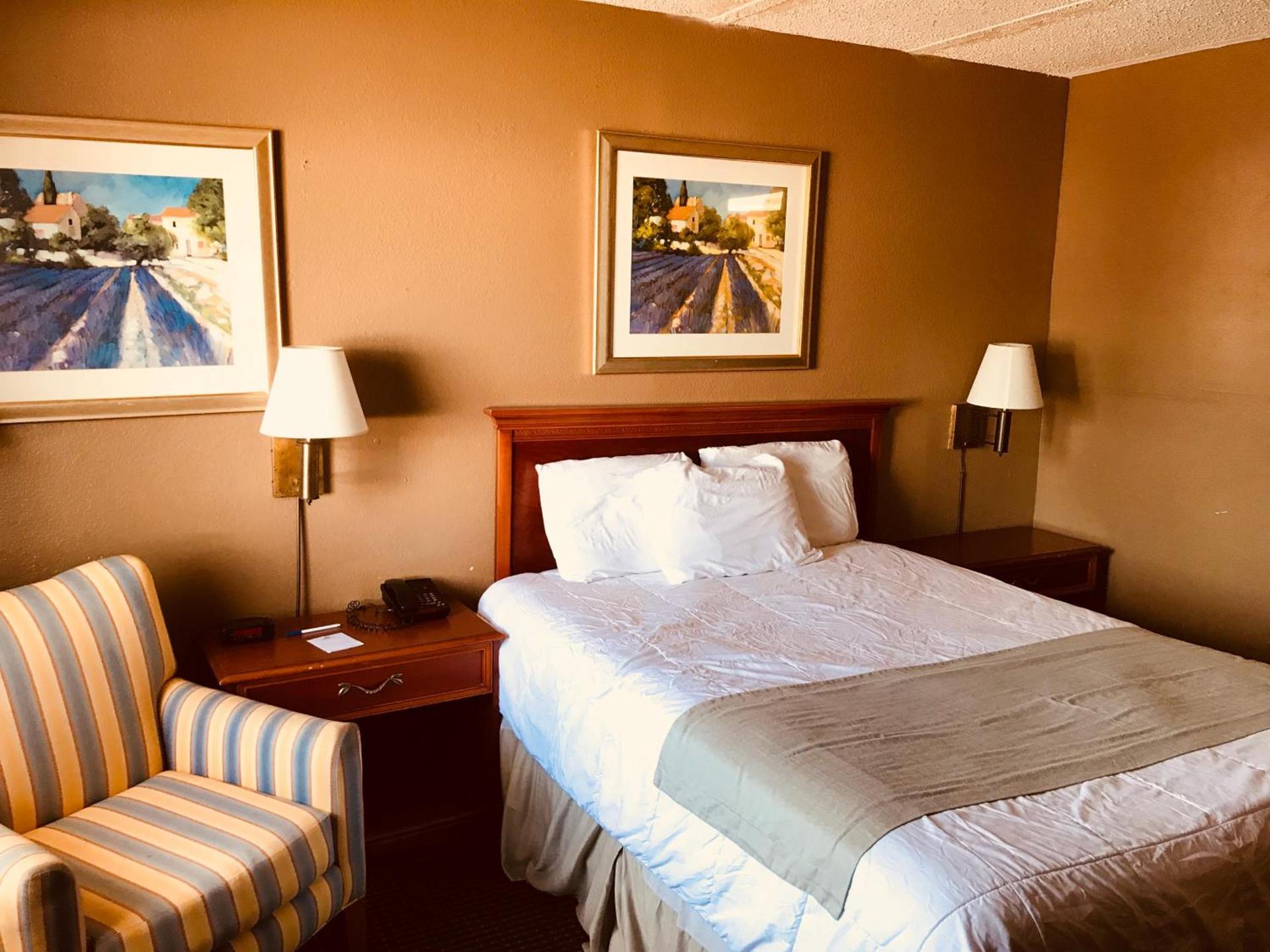 Americas Best Value Inn Laredo photo 59