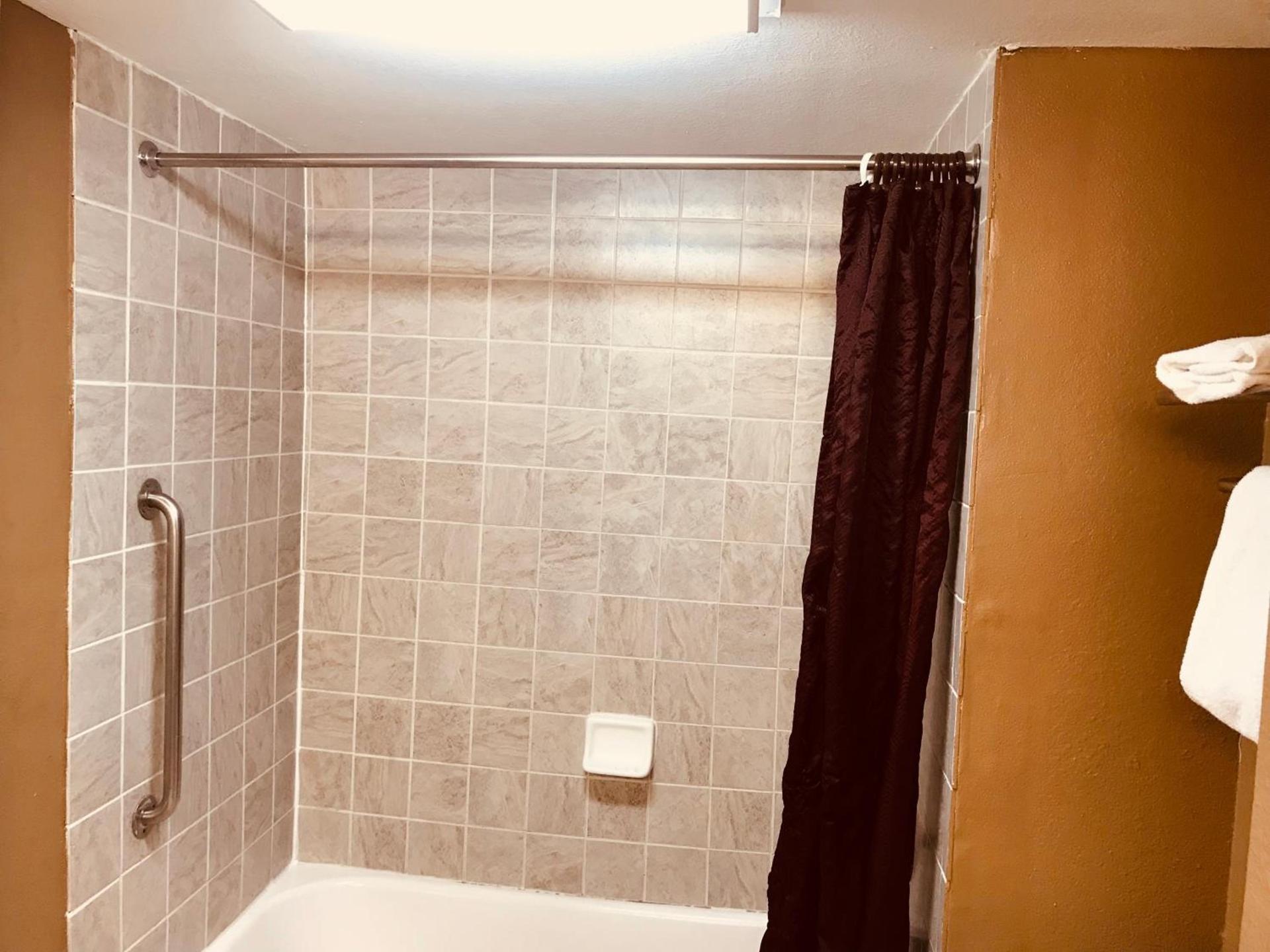 Americas Best Value Inn Laredo photo 54