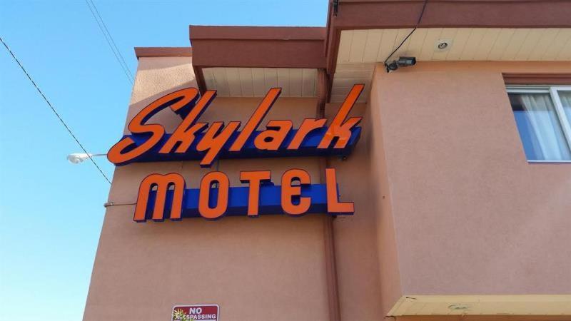 Skylark Motel photo 1