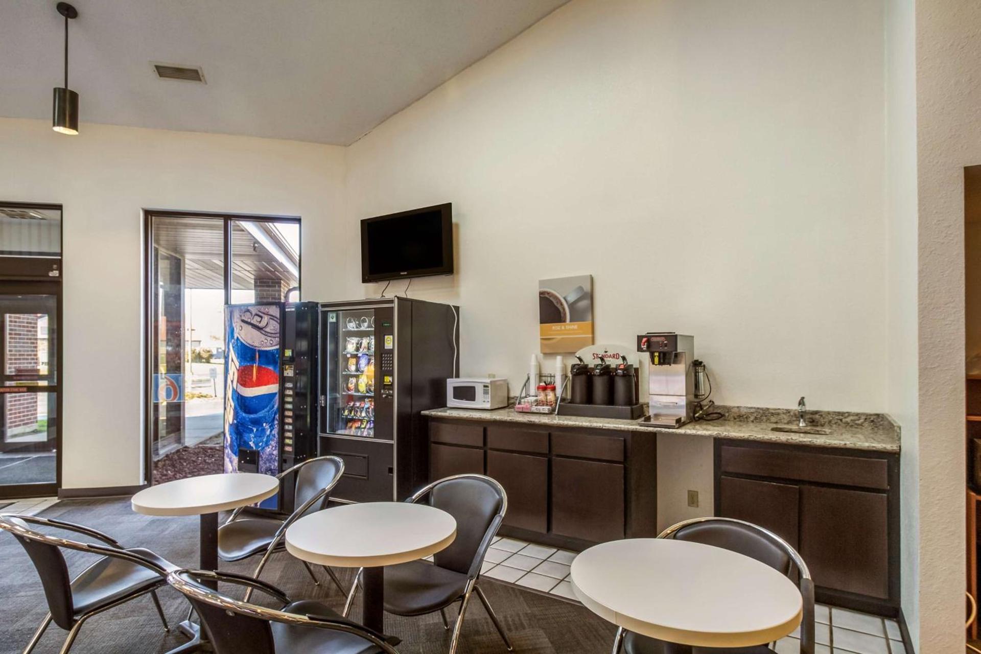 Motel 6-Saukville, WI photo 25