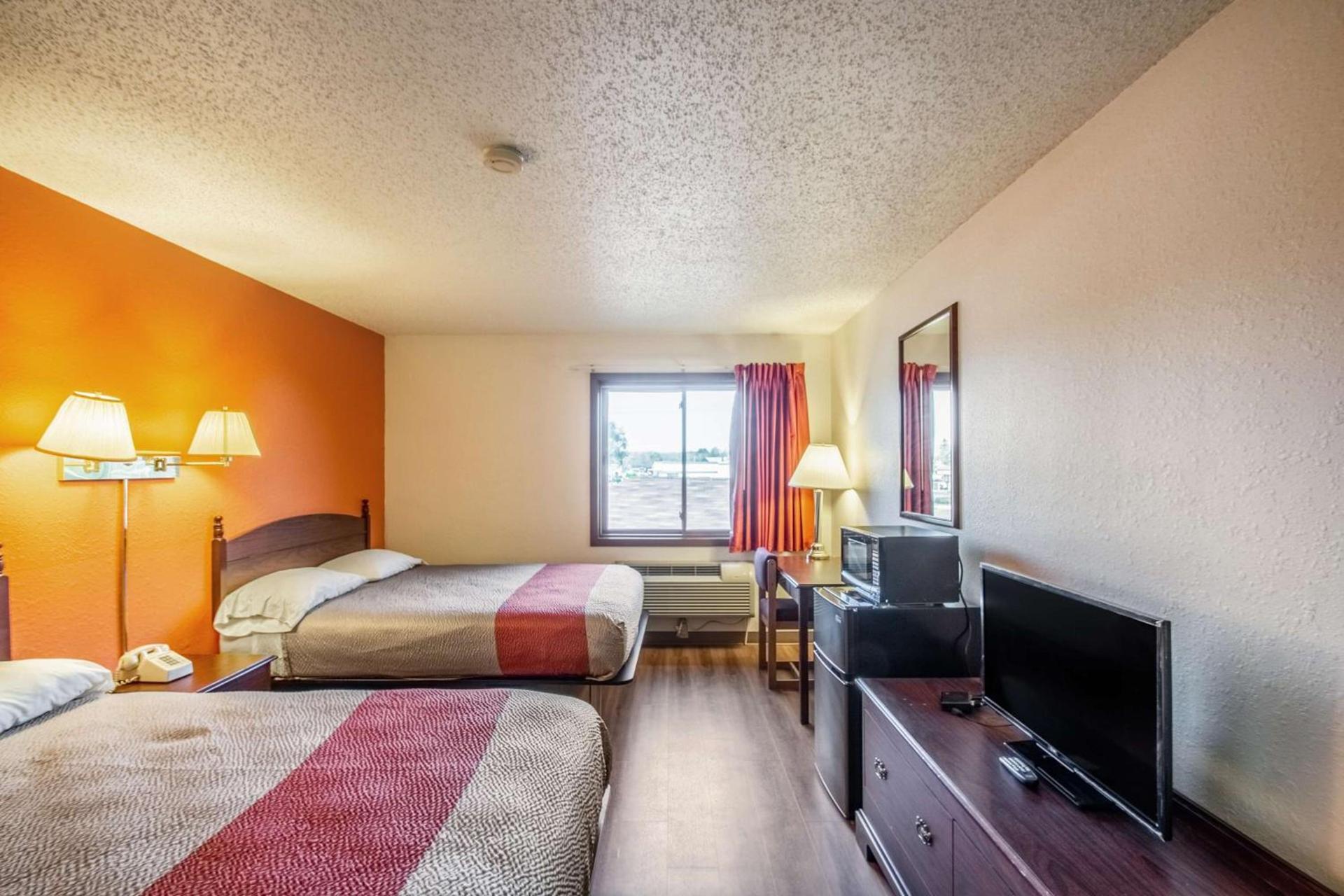 Motel 6-Saukville, WI photo 10
