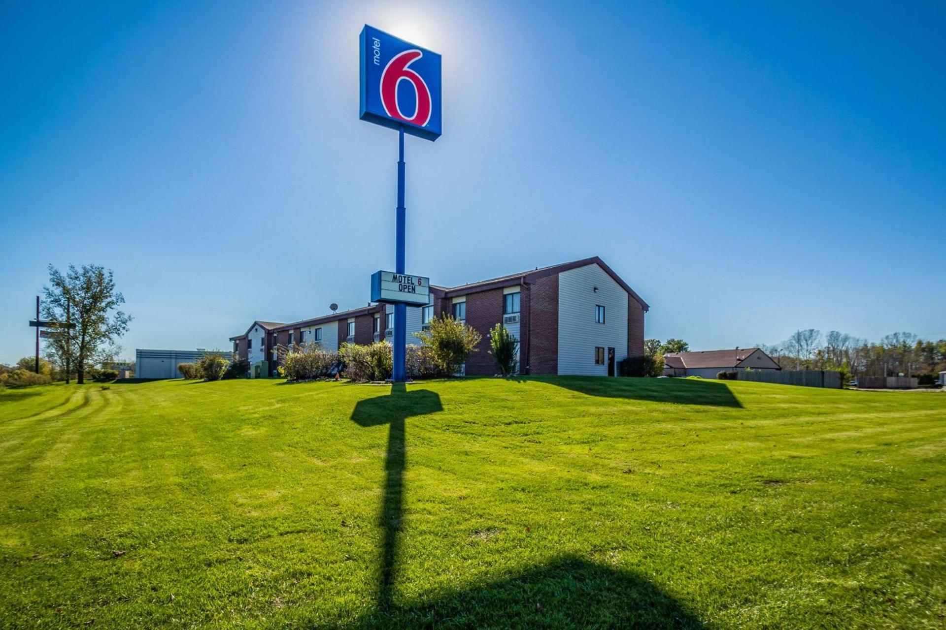 Motel 6-Saukville, WI photo 1
