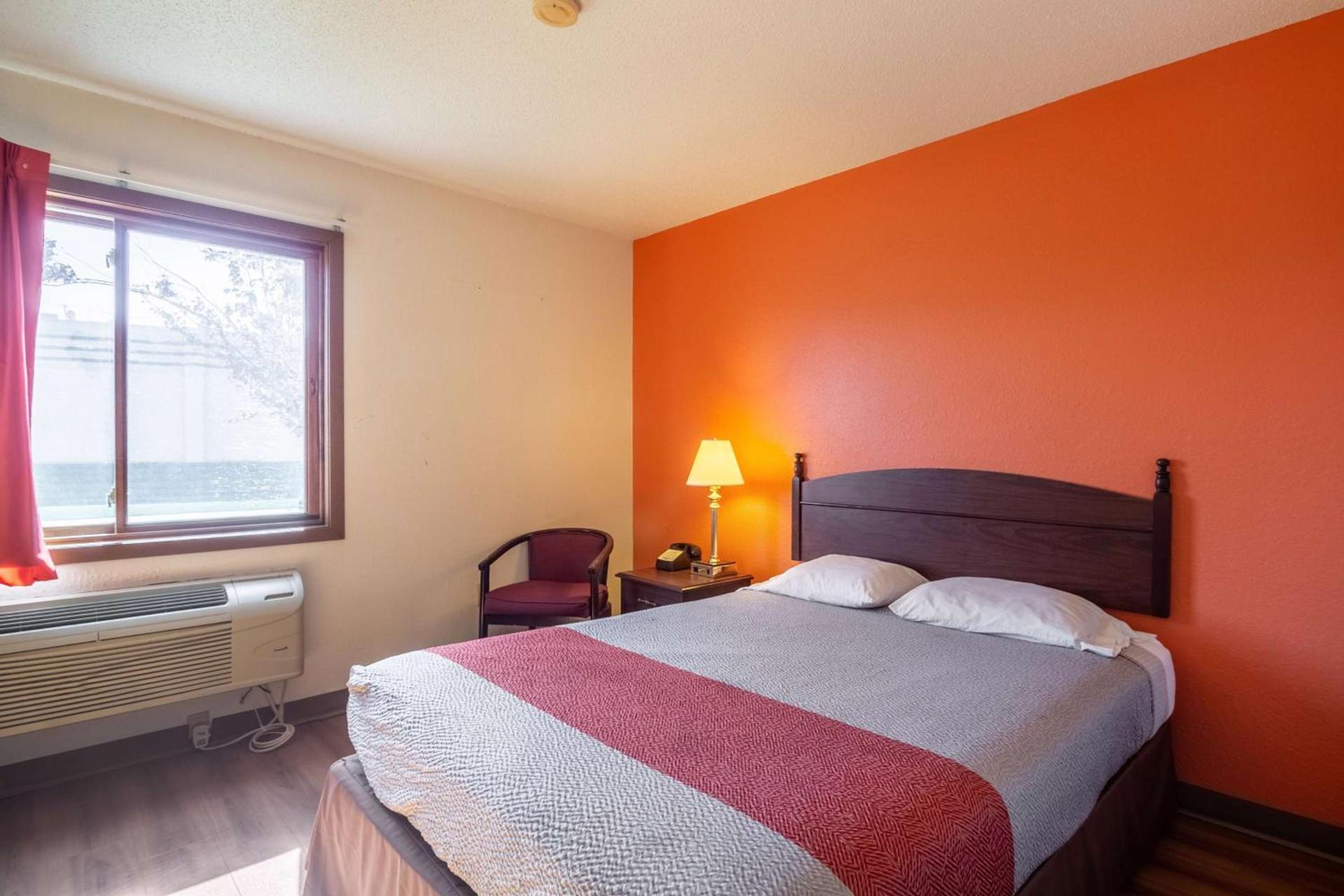 Motel 6-Saukville, WI photo 7