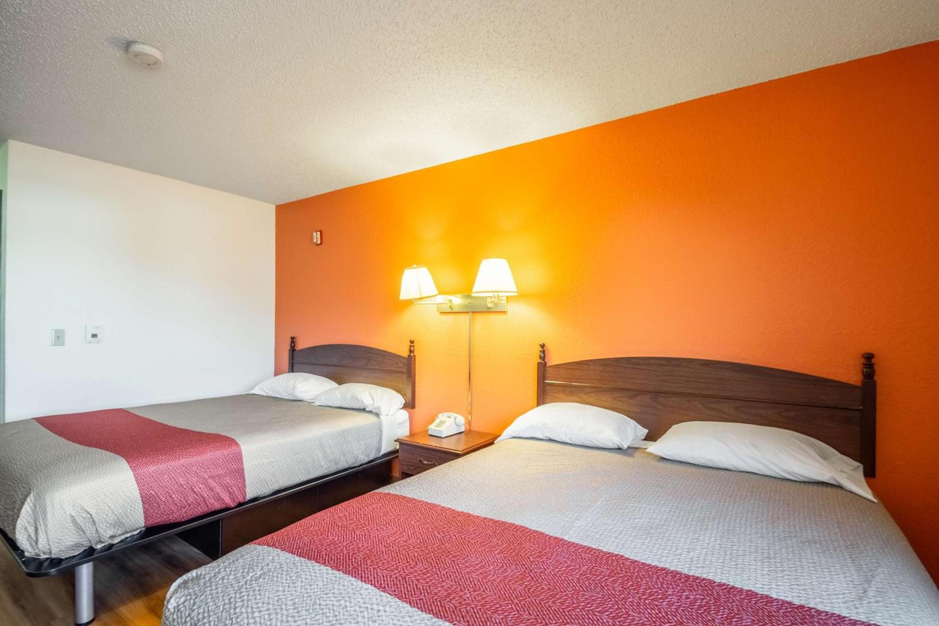 Motel 6-Saukville, WI photo 11