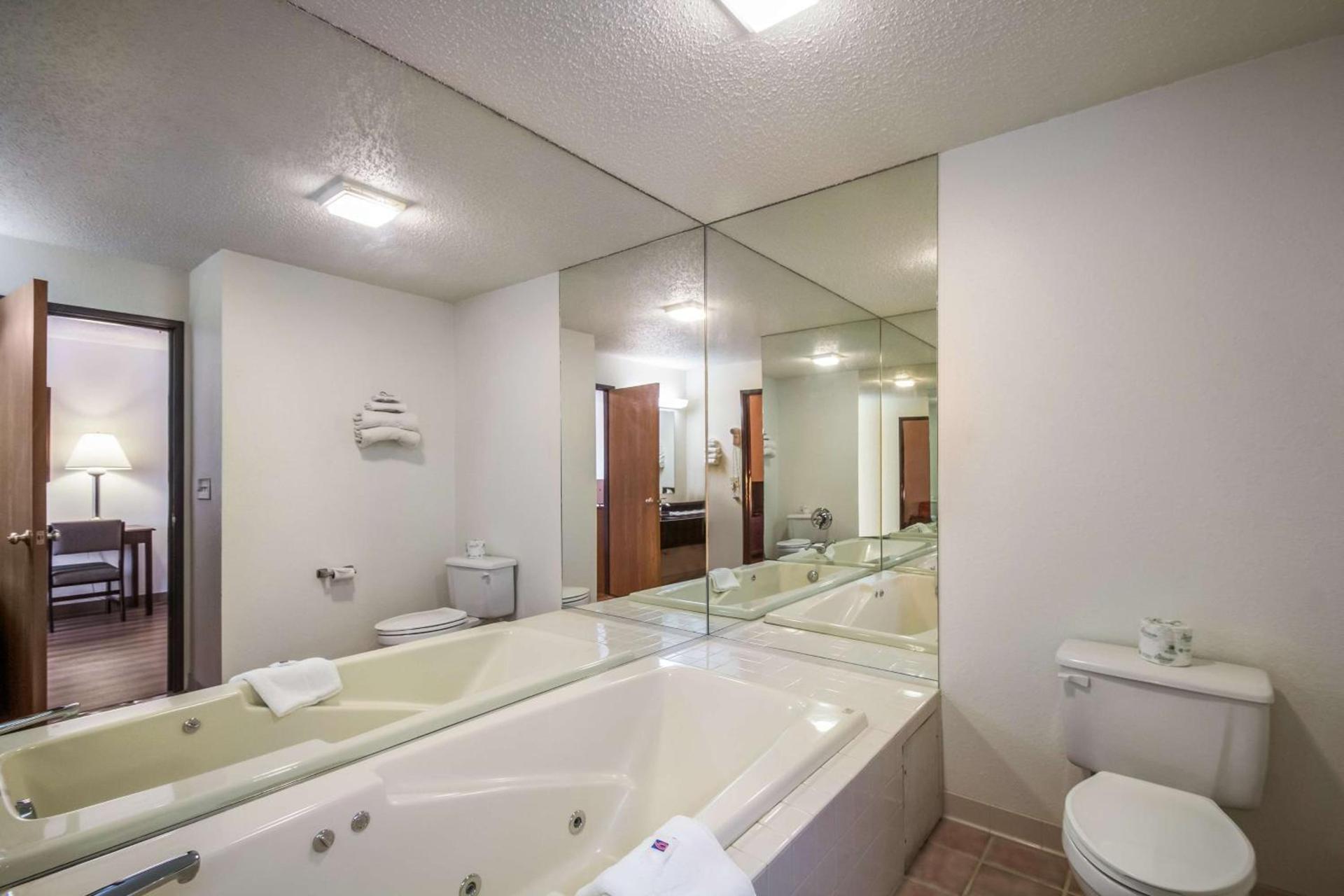 Motel 6-Saukville, WI photo 18