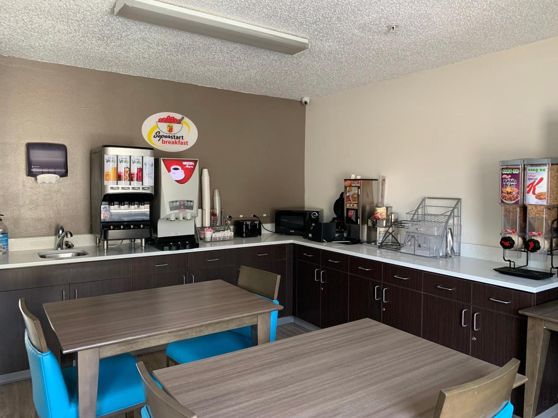 Super 8 by Wyndham Waxahachie TX photo 34