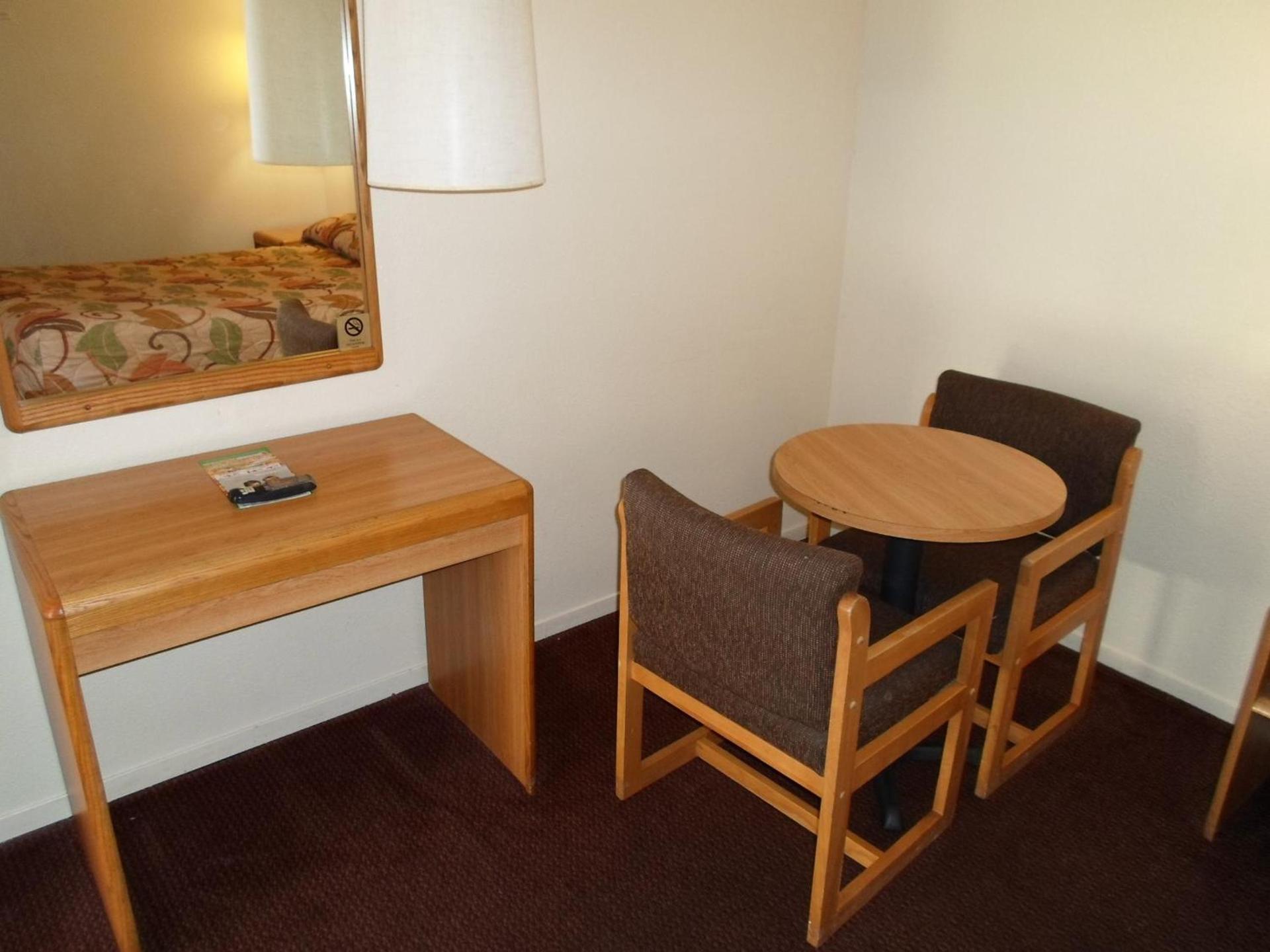 EZ 8 Motel Newark photo 9