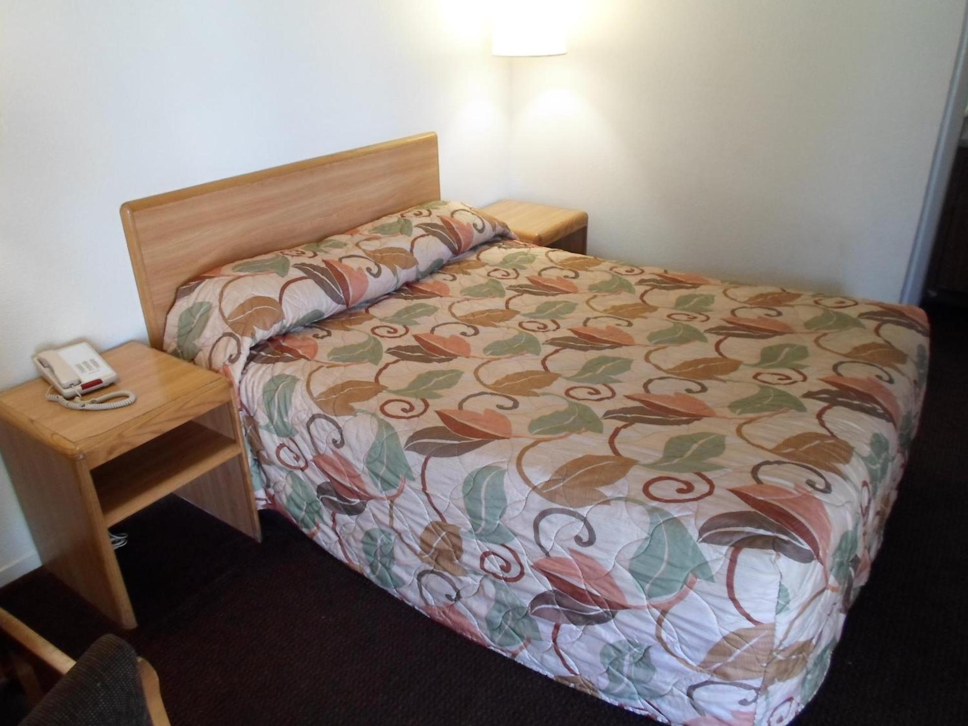 EZ 8 Motel Newark photo 4