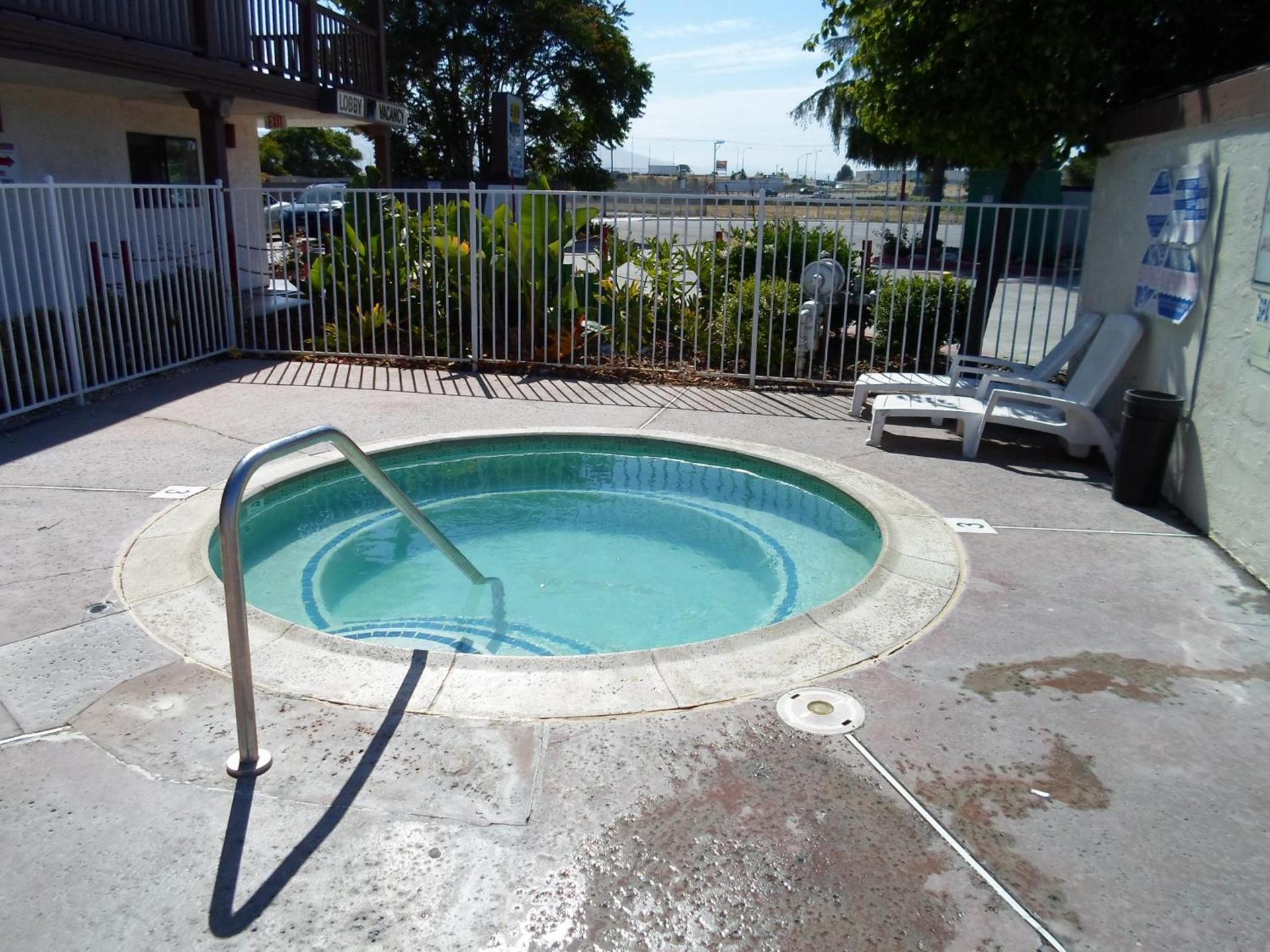 EZ 8 Motel Newark photo 5