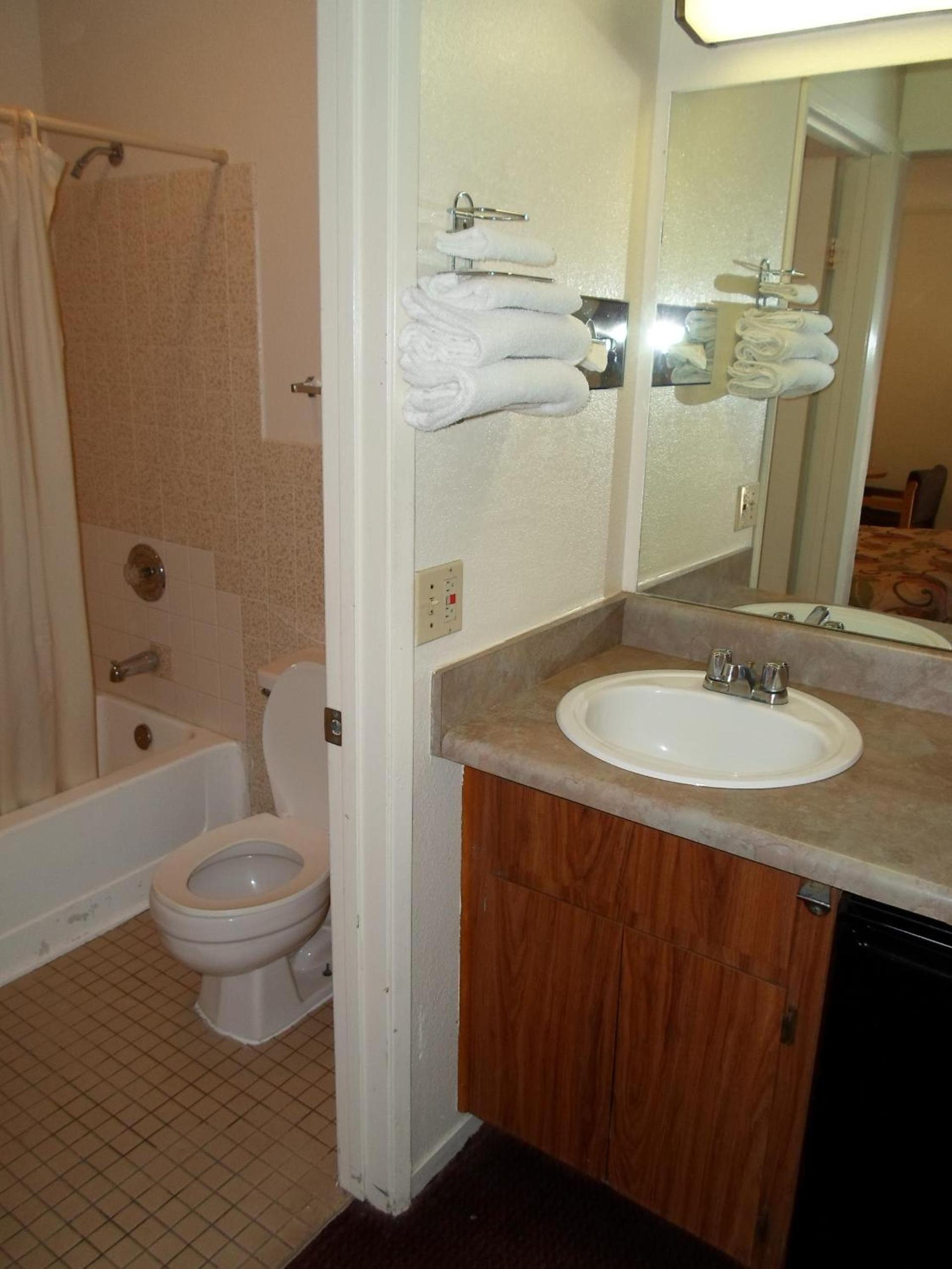 EZ 8 Motel Newark photo 16