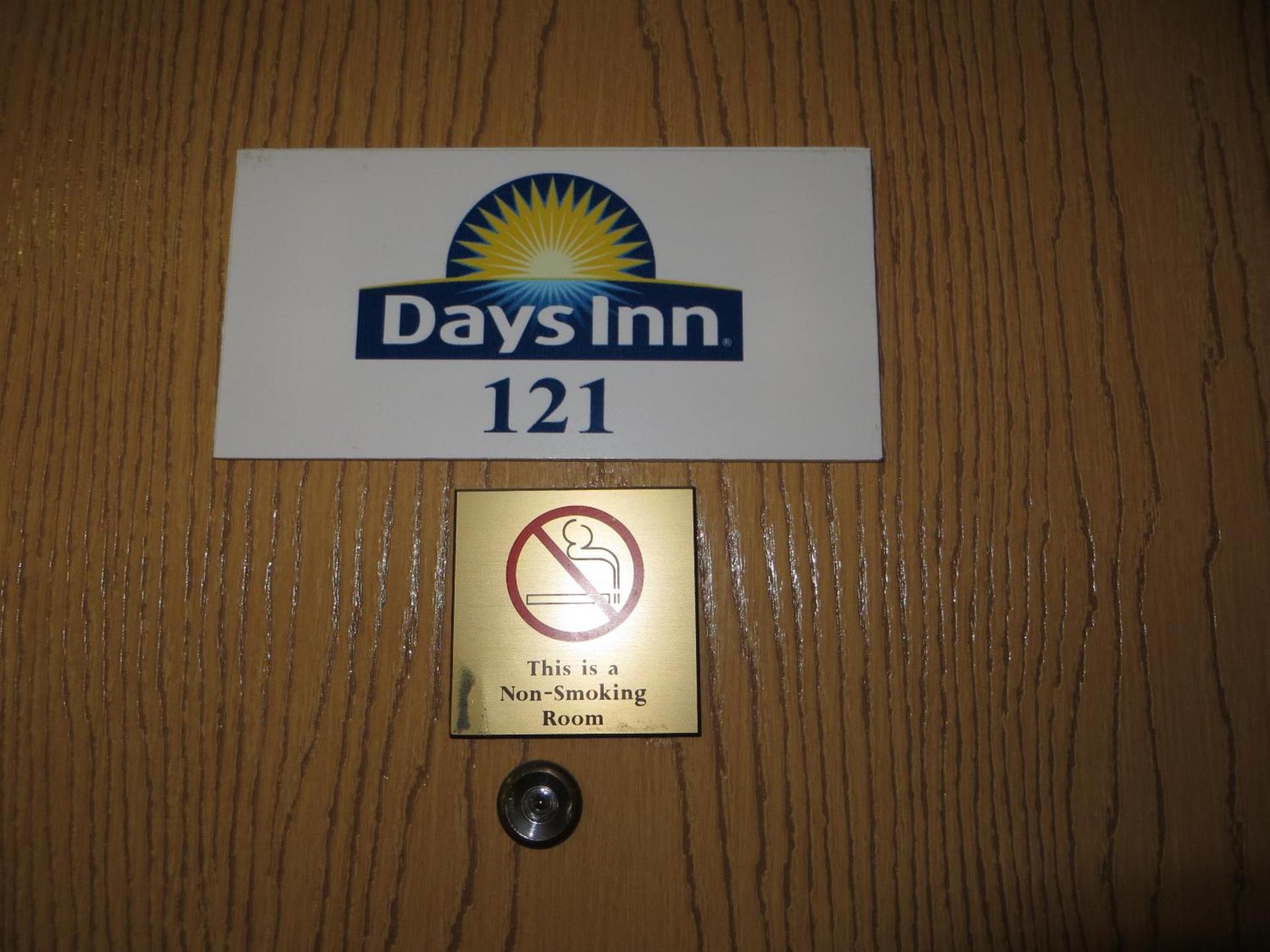 Days Inn by Wyndham Custer photo 30