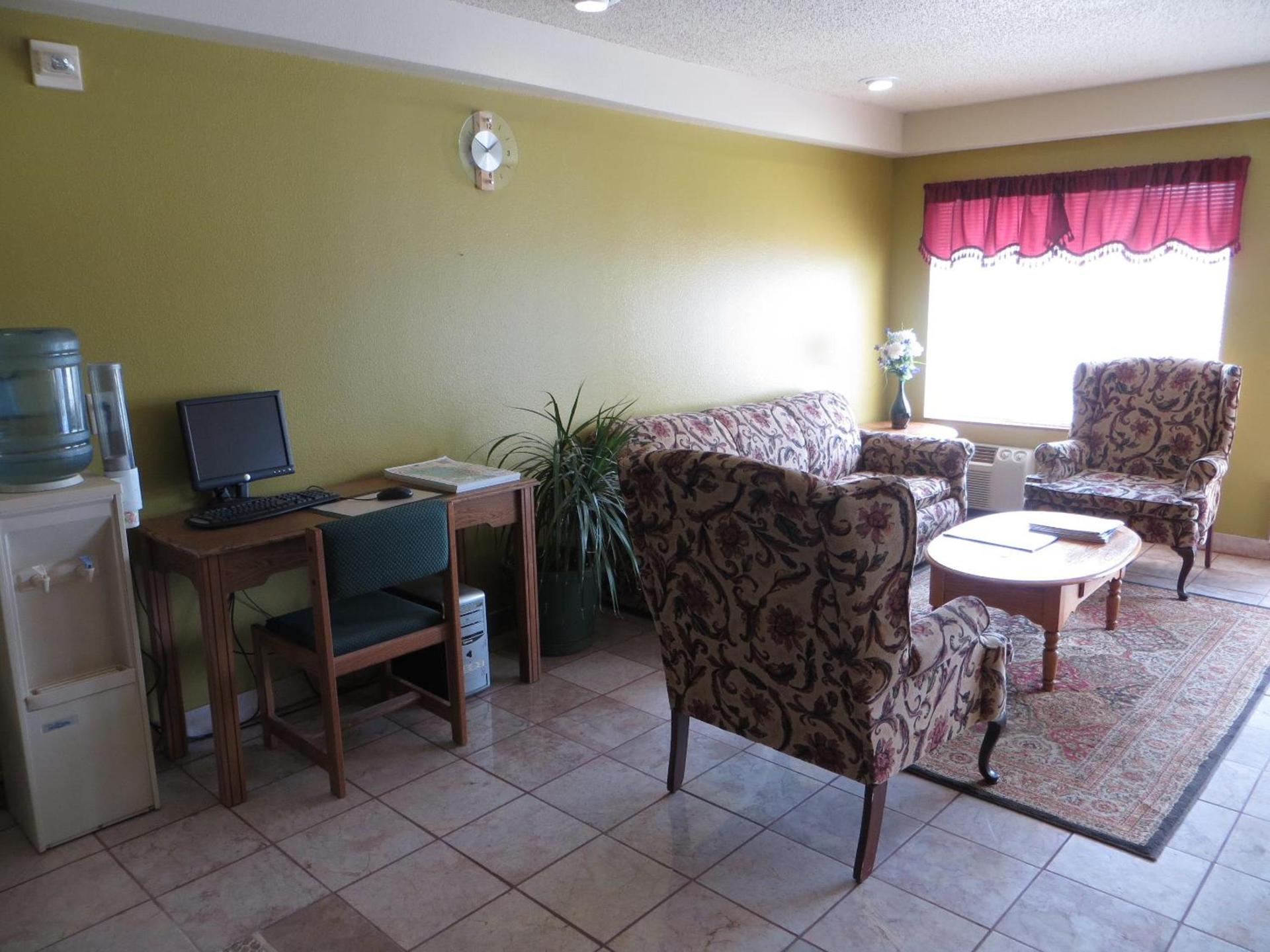 Days Inn by Wyndham Custer photo 16
